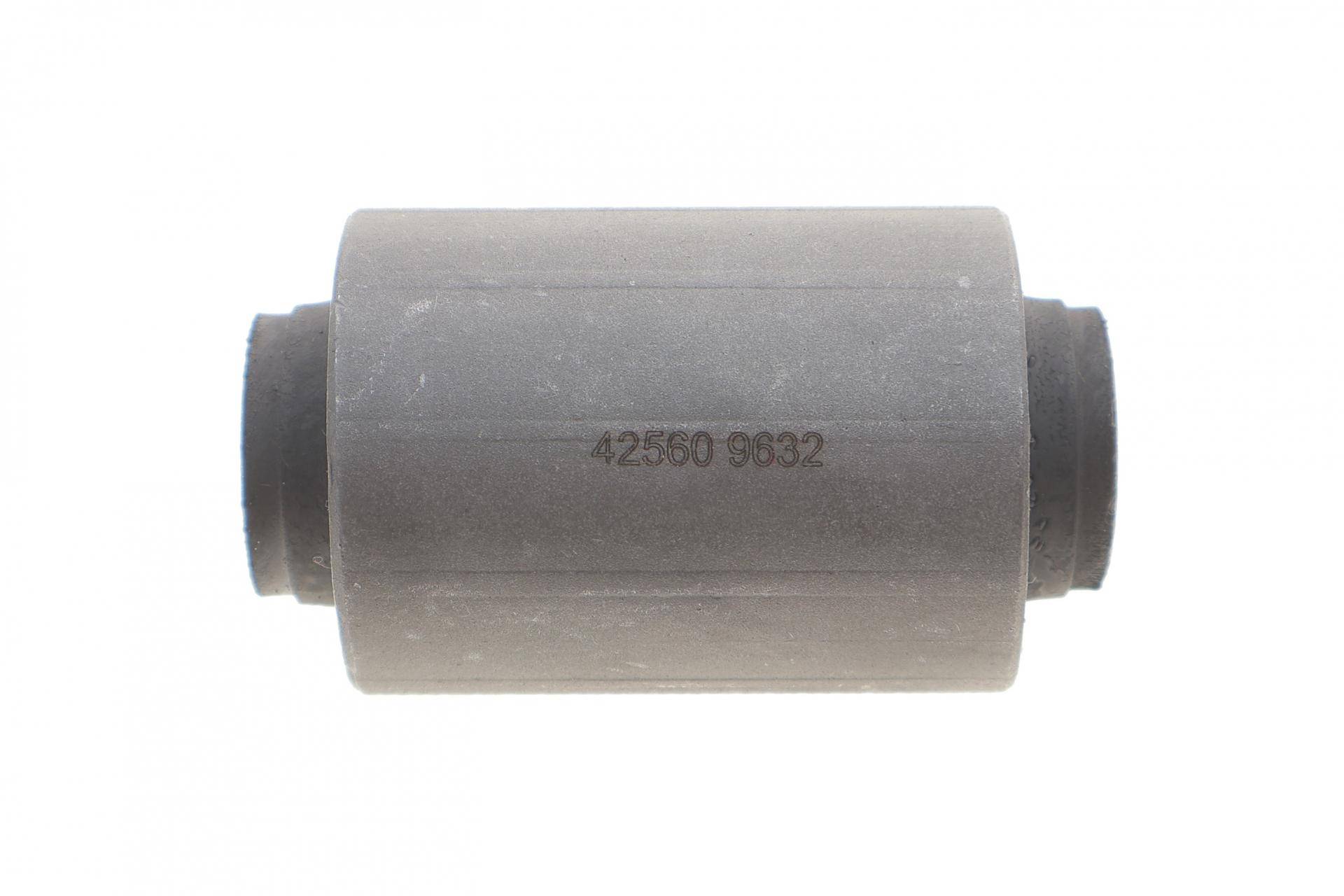 Сайлентблок важеля (переднього/спереду/знизу) Nissan Navara/Pick Up 97-