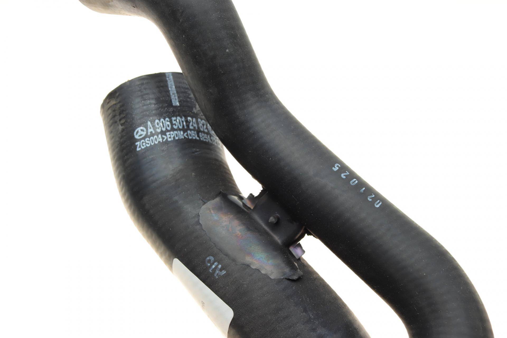 Патрубок радіатора (нижній) MB Sprinter 2.2/3.0CDI 06- (R)