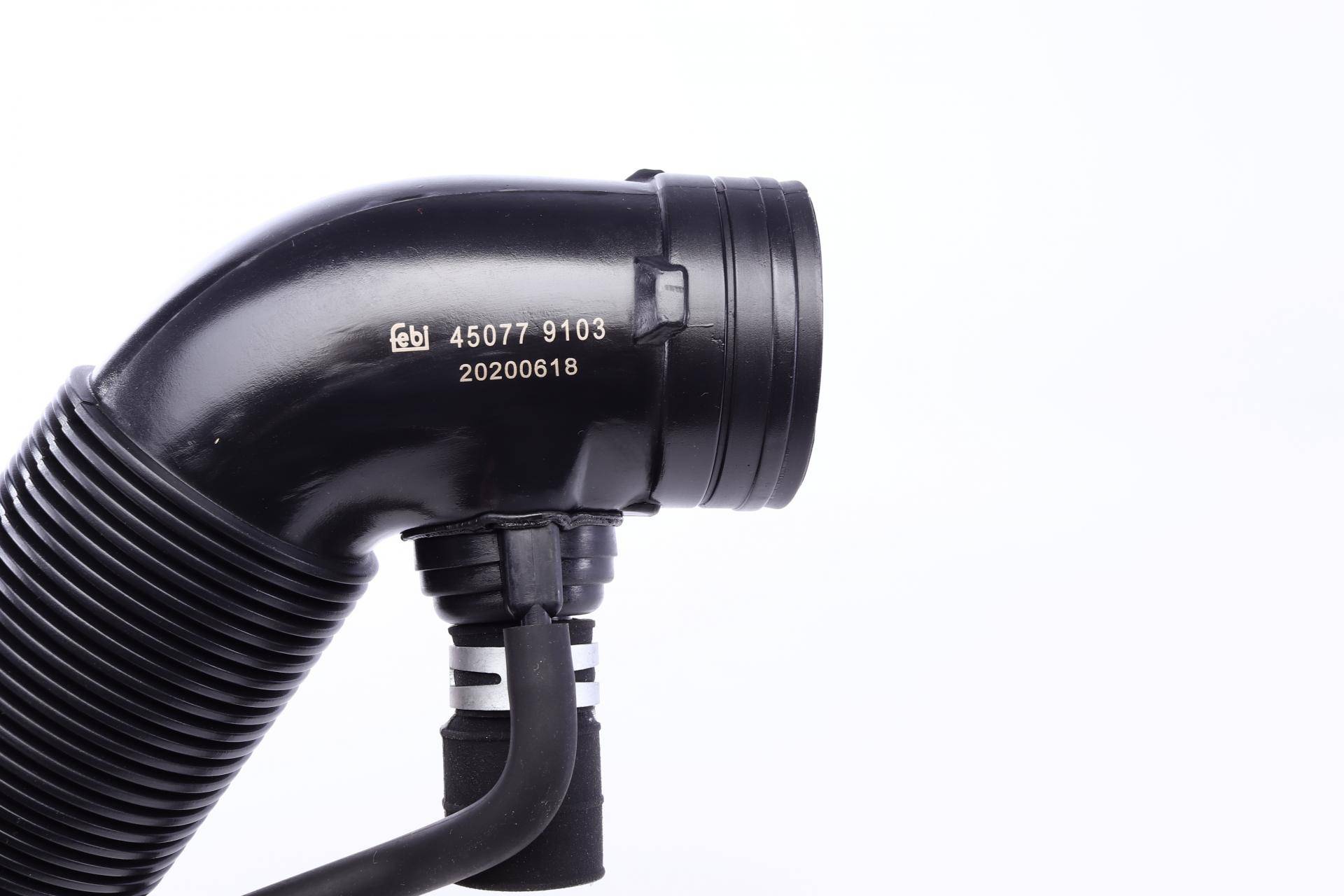 Патрубок фільтра повітряного Skoda Octavia/ VW Golf IV 1.6 00-06