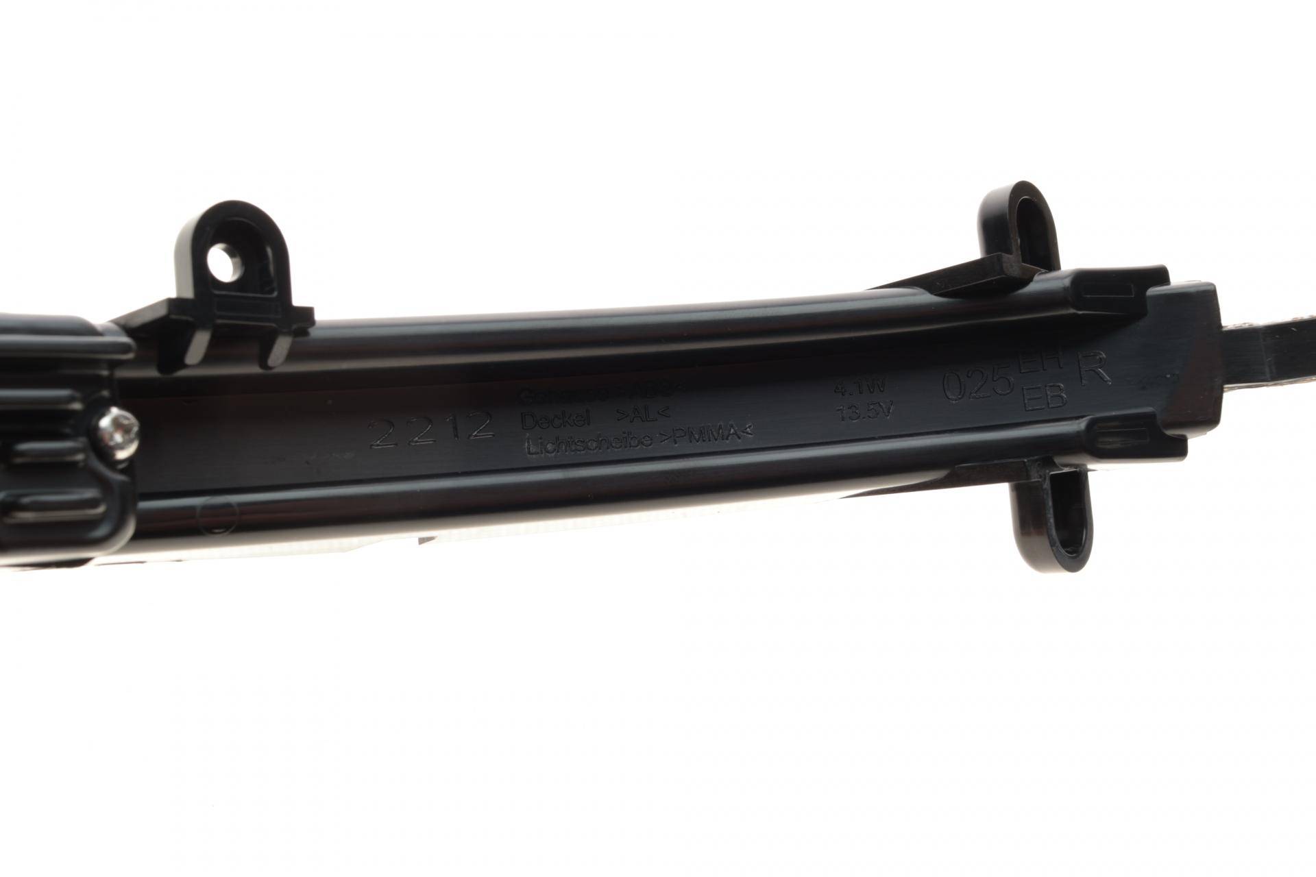 Повторювач повороту на дзеркало Audi Q5/Q7 06-12 (R) (білий)