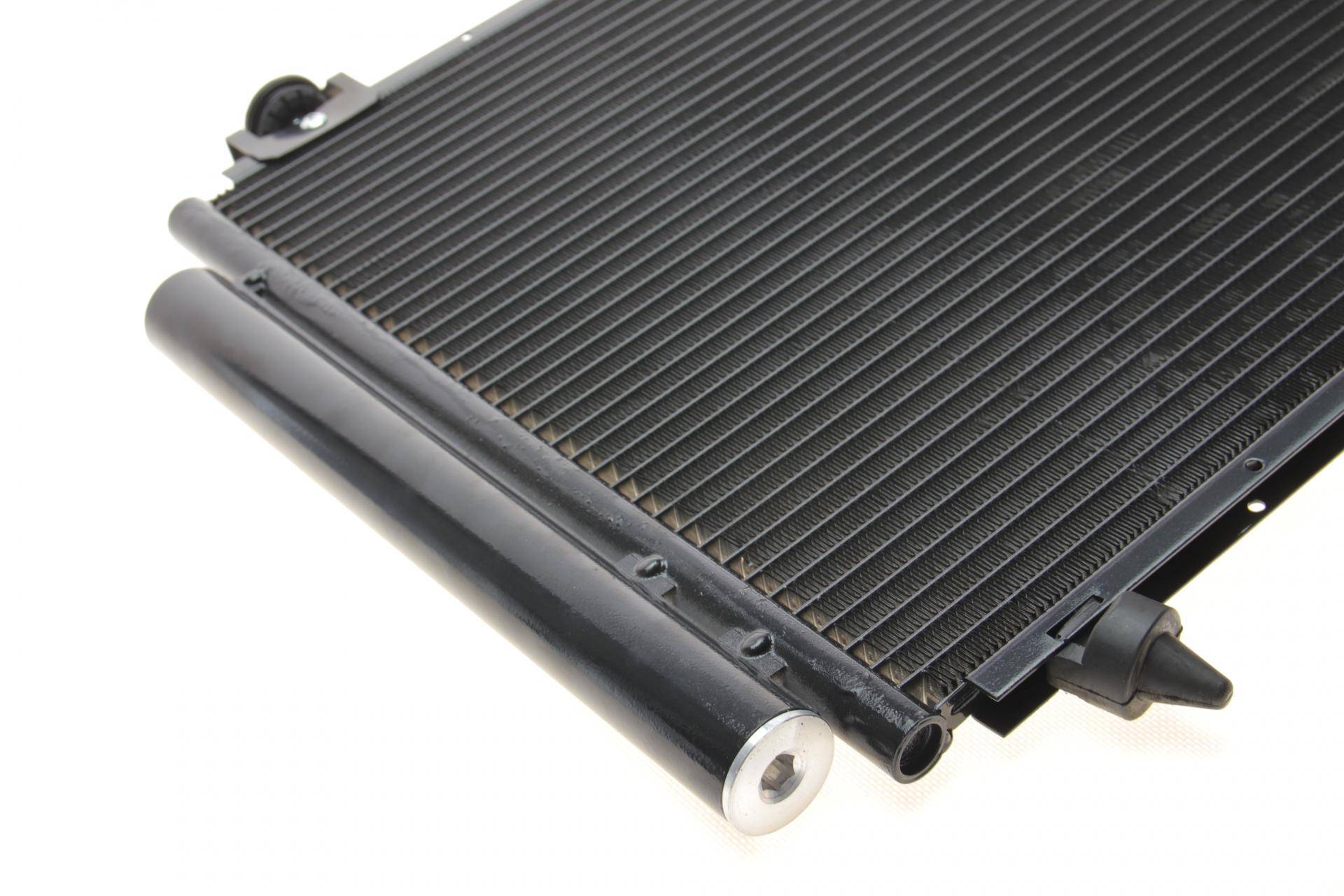 Радіатор кондиціонера (з осушувачем) Toyota Avensis 1.6-2.4 03-