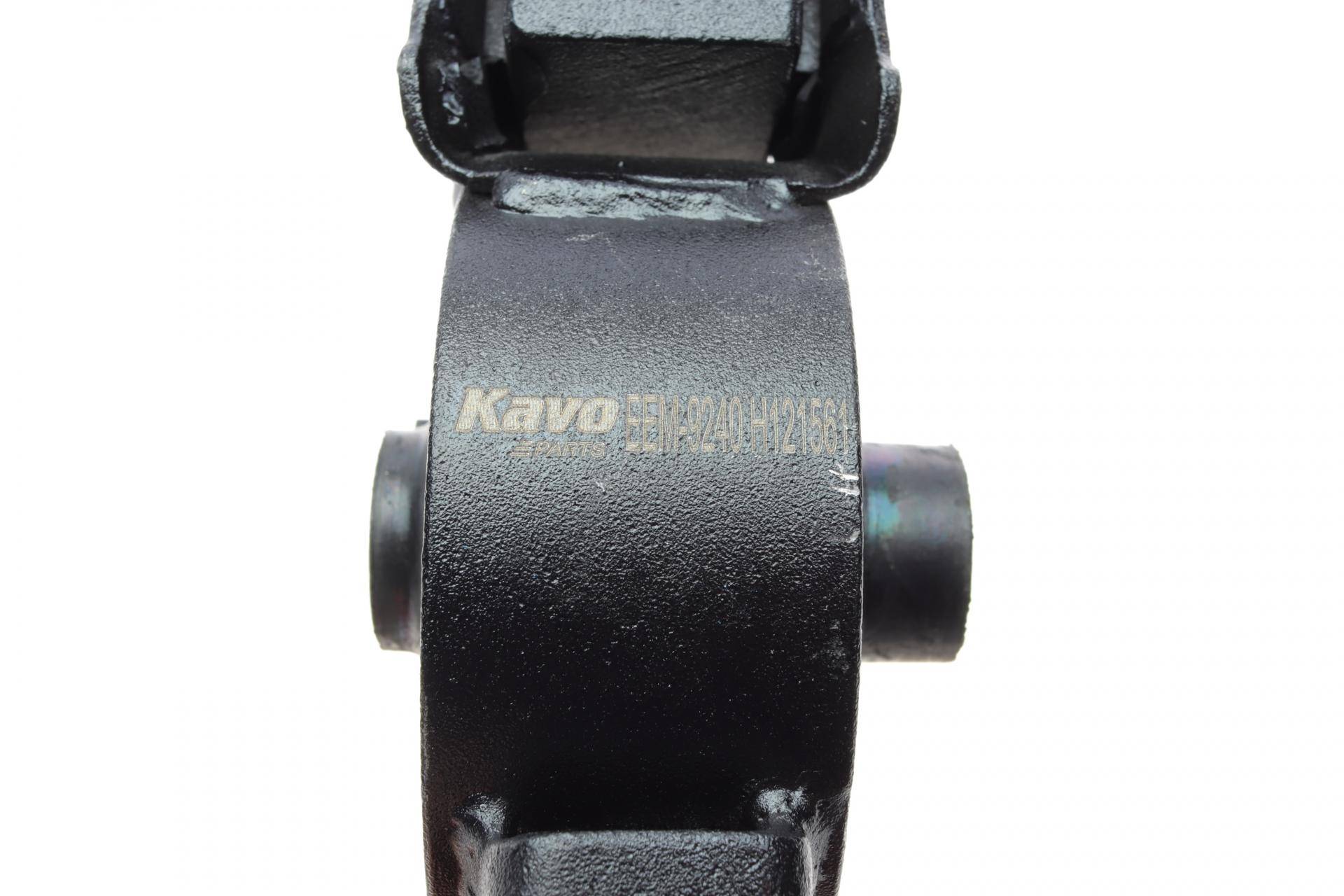 Подушка двигуна Toyota Avensis/ Corola 1.6-1.8 00-09