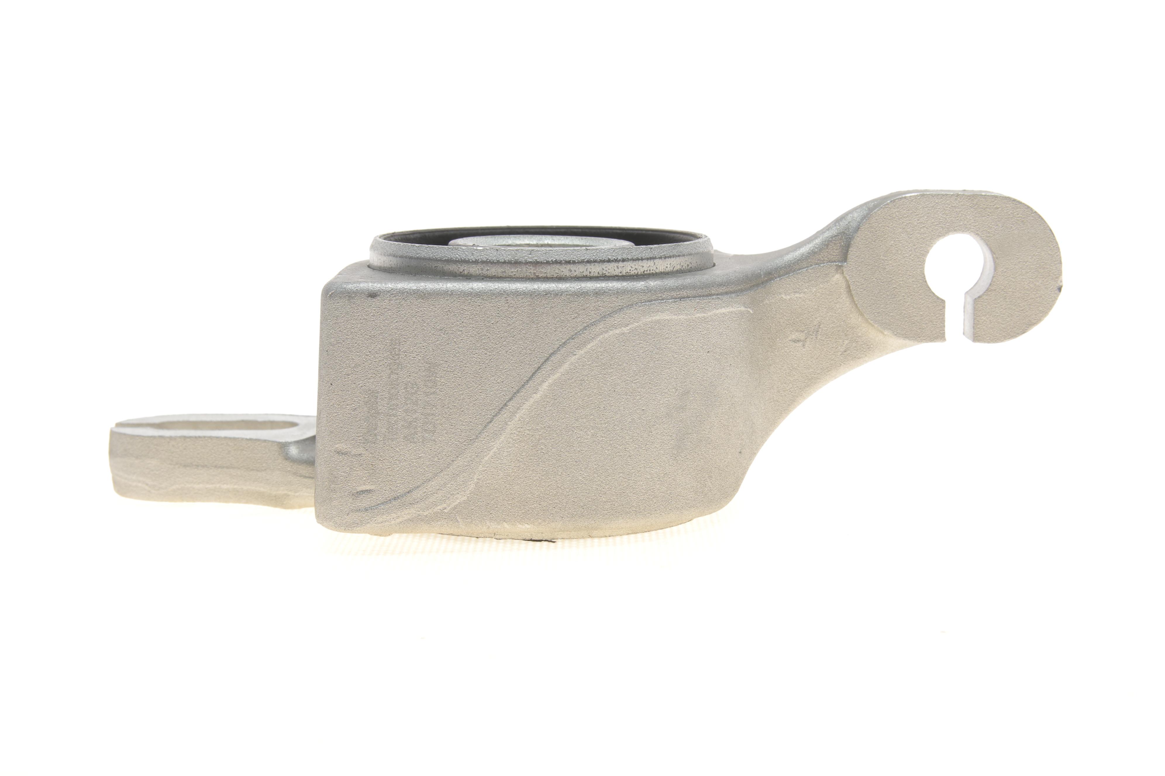 Сайлентблок важеля (переднього/знизу/ззаду) MB ML/GL (W164) 05- (R)