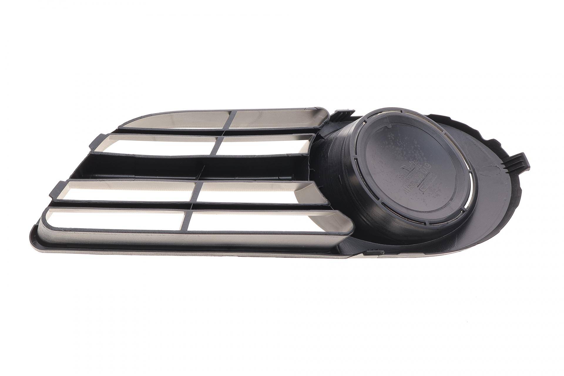 Вставка бампера (без протитуманки) Skoda Fabia 99-08 (R)