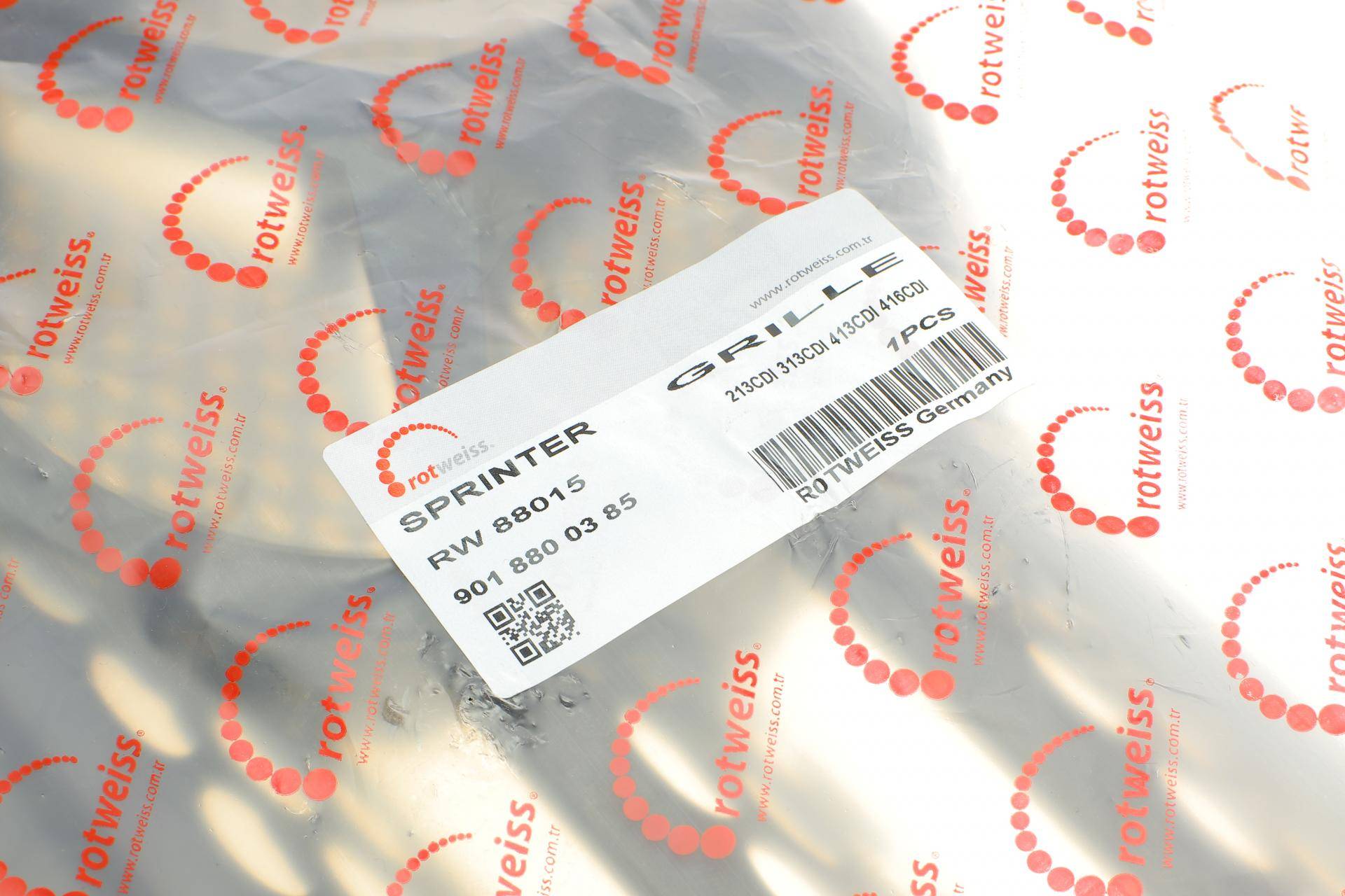 Решітка радіатора MB Sprinter CDI 03- (без посмішки) (9018800385)