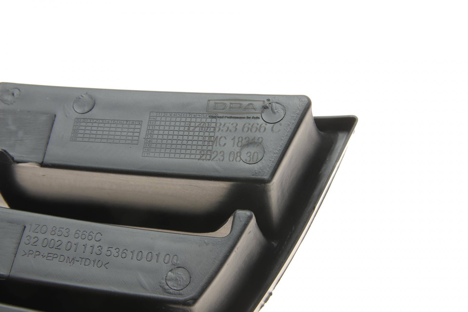 Вставка бампера (під протитуманку) Skoda Octavia 04-13 (R)