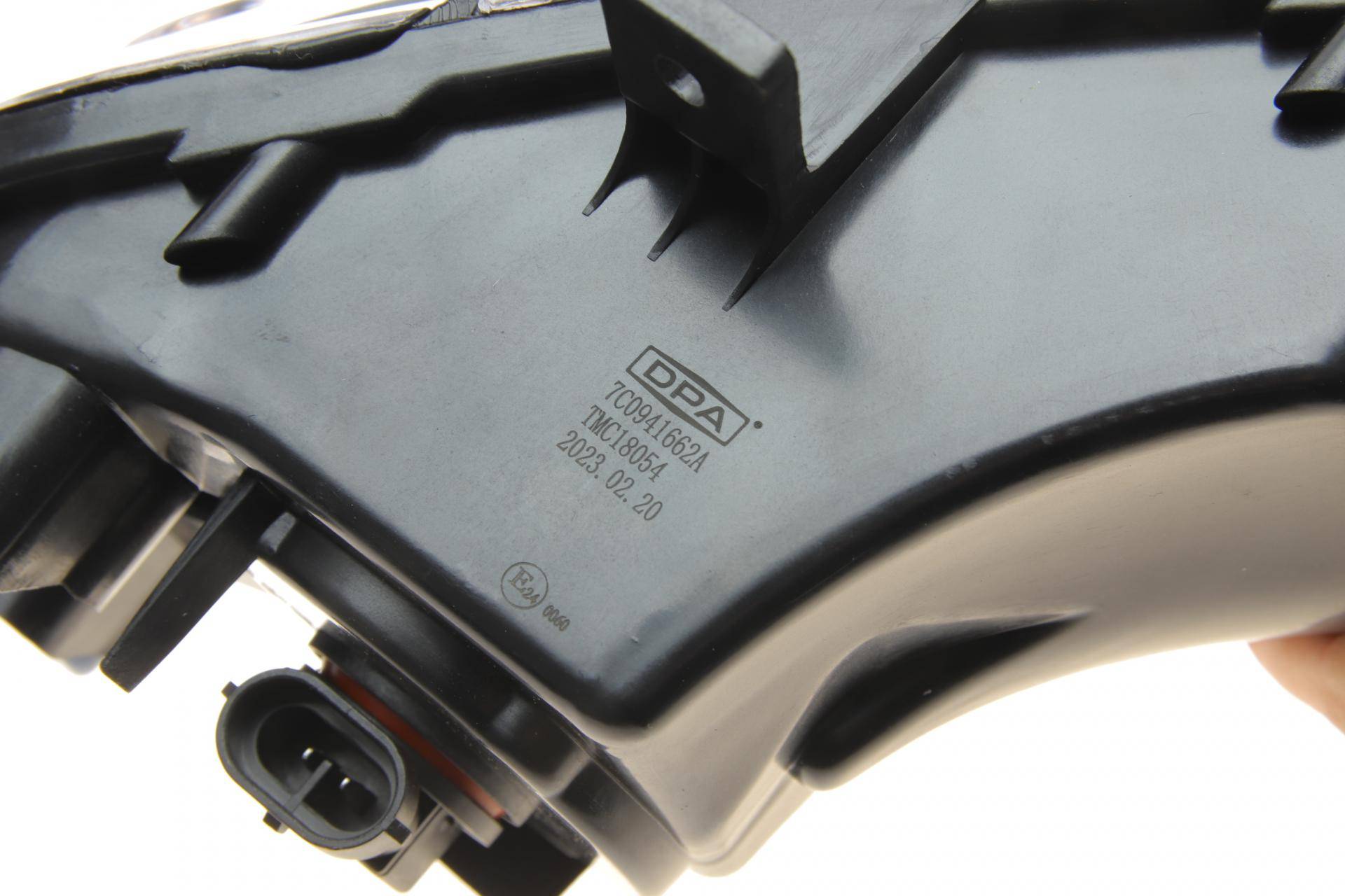 Фара протитуманна VW Crafter/T6 15- (R)