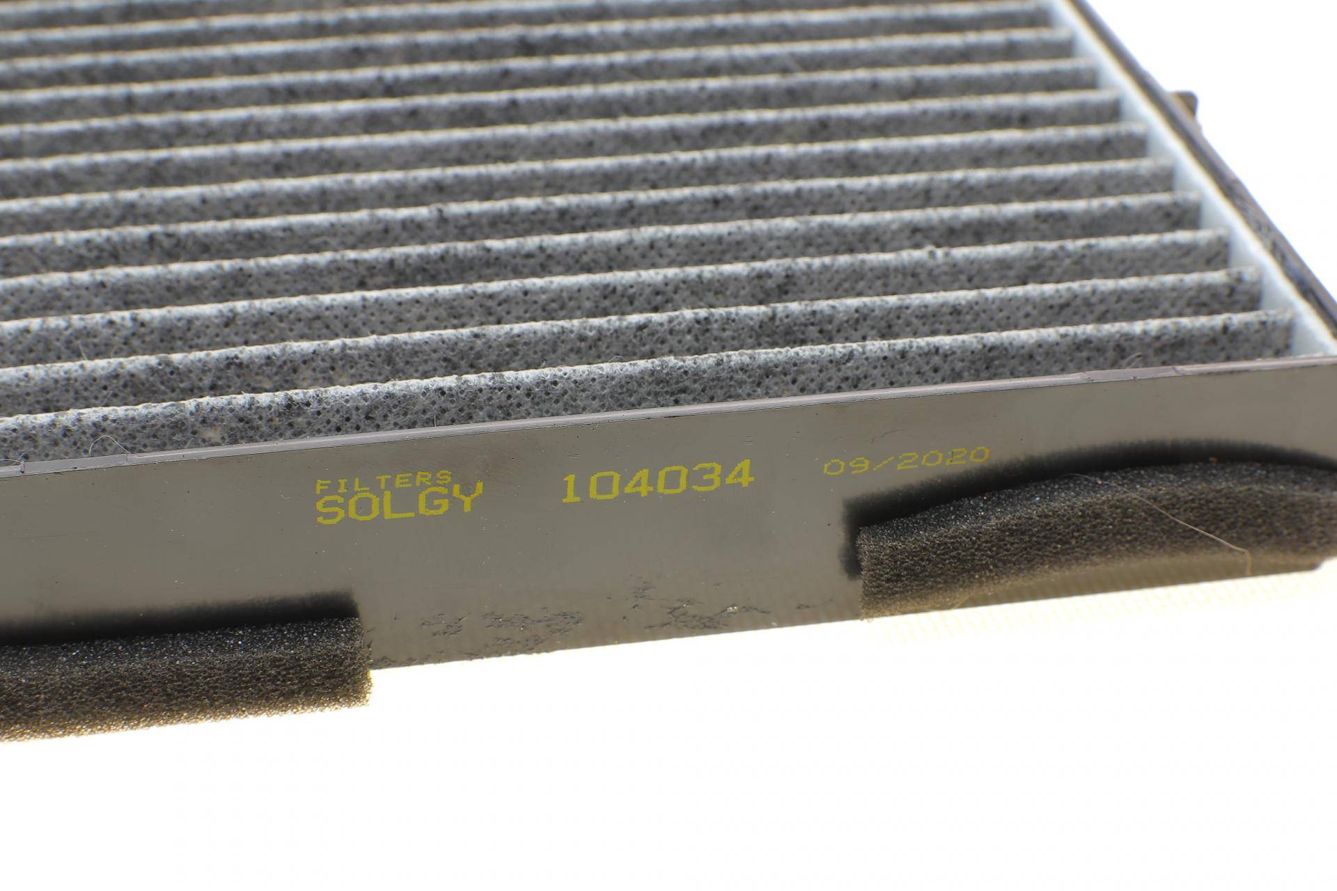 Фільтр салону Renault Trafic 1.9-2.5dCI 01- (вугільний)