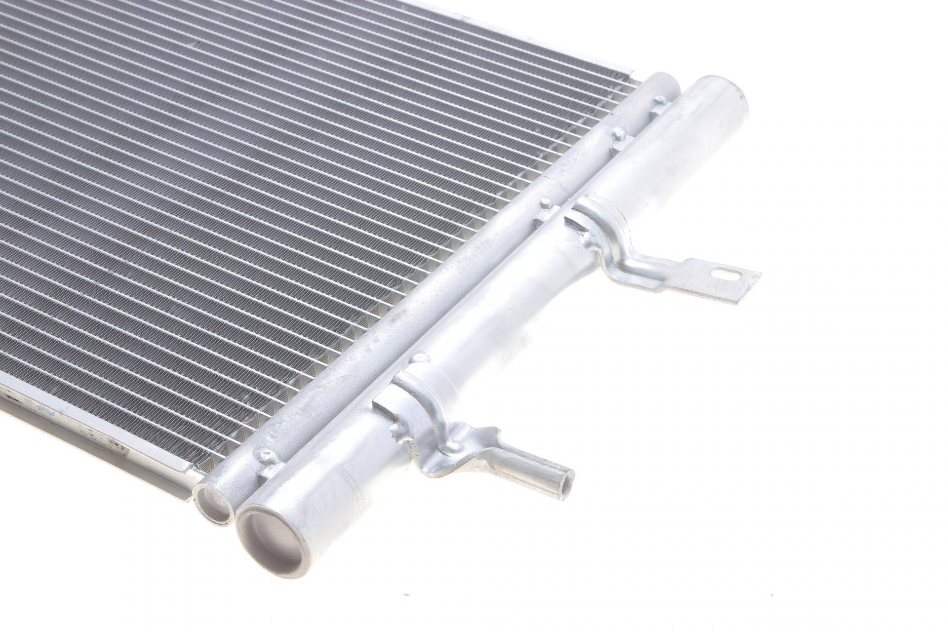 Радіатор кондиціонера (з осушувачем) Opel Meriva A 1.4/1.6/1.8 04-10