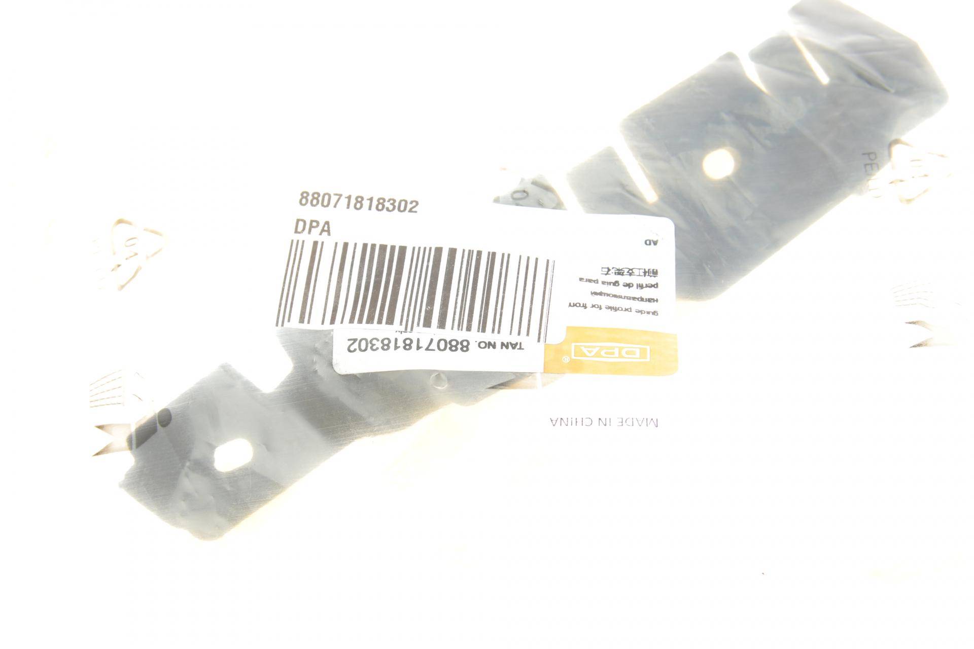 Кронштейн кріплення бампера (переднього/R) Audi A3 06-12