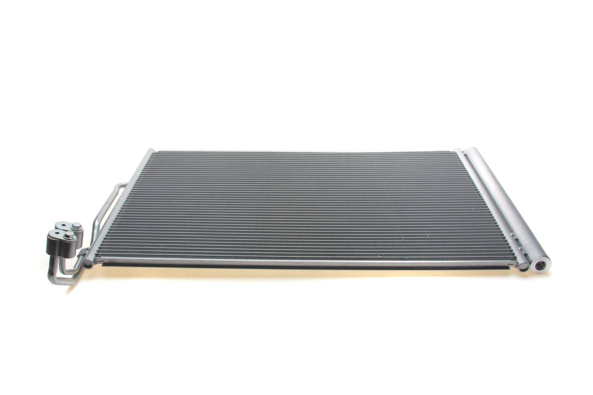 Радіатор кондиціонера (з осушувачем) VW Touareg 3.0-4.2/TDI/TSI/FSI 10-18