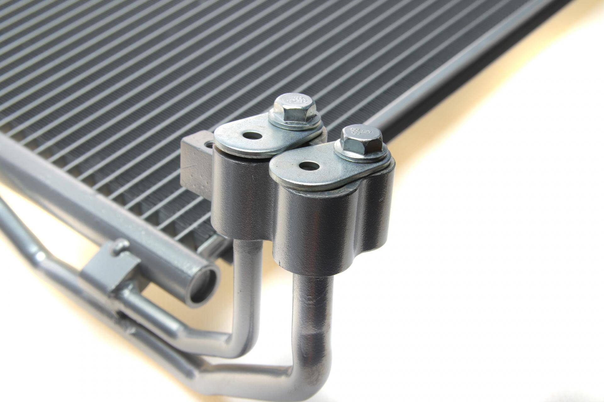 Радіатор кондиціонера (з осушувачем) VW Touareg 3.0-4.2/TDI/TSI/FSI 10-18