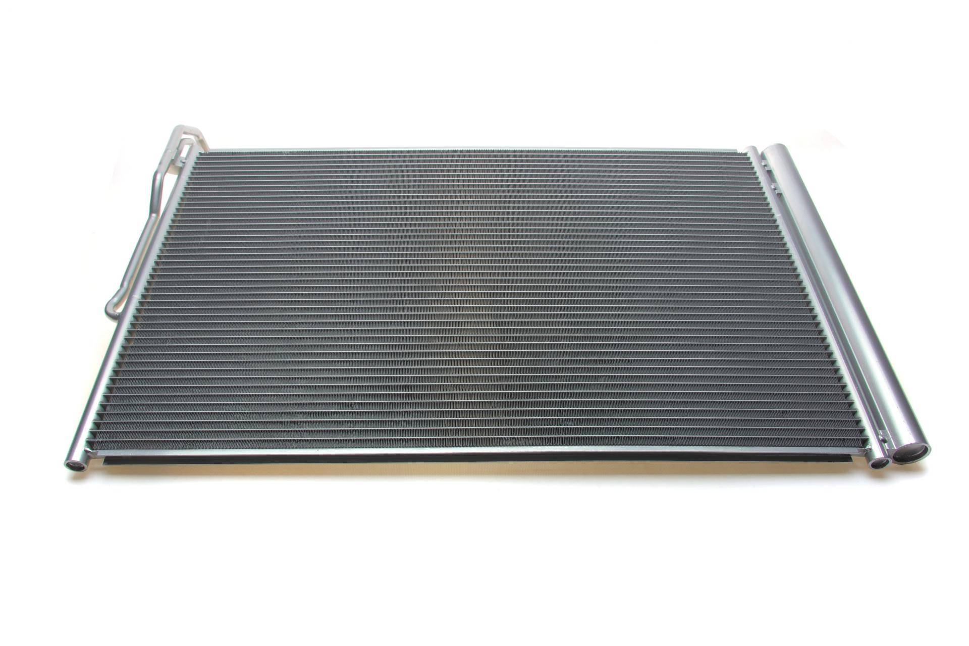 Радіатор кондиціонера (з осушувачем) VW Touareg 3.0-4.2/TDI/TSI/FSI 10-18