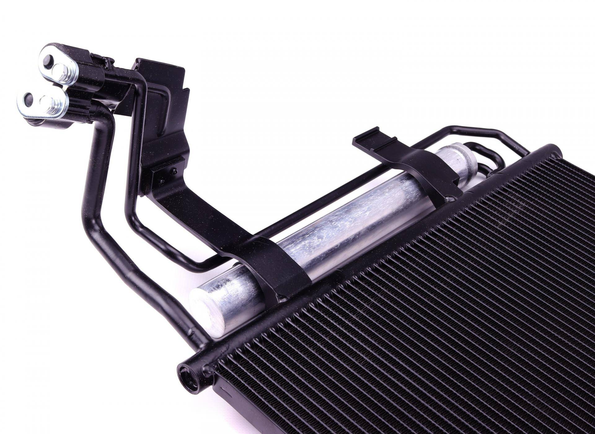 Радіатор кондиціонера Mazda 5 1.8-2.0 10-