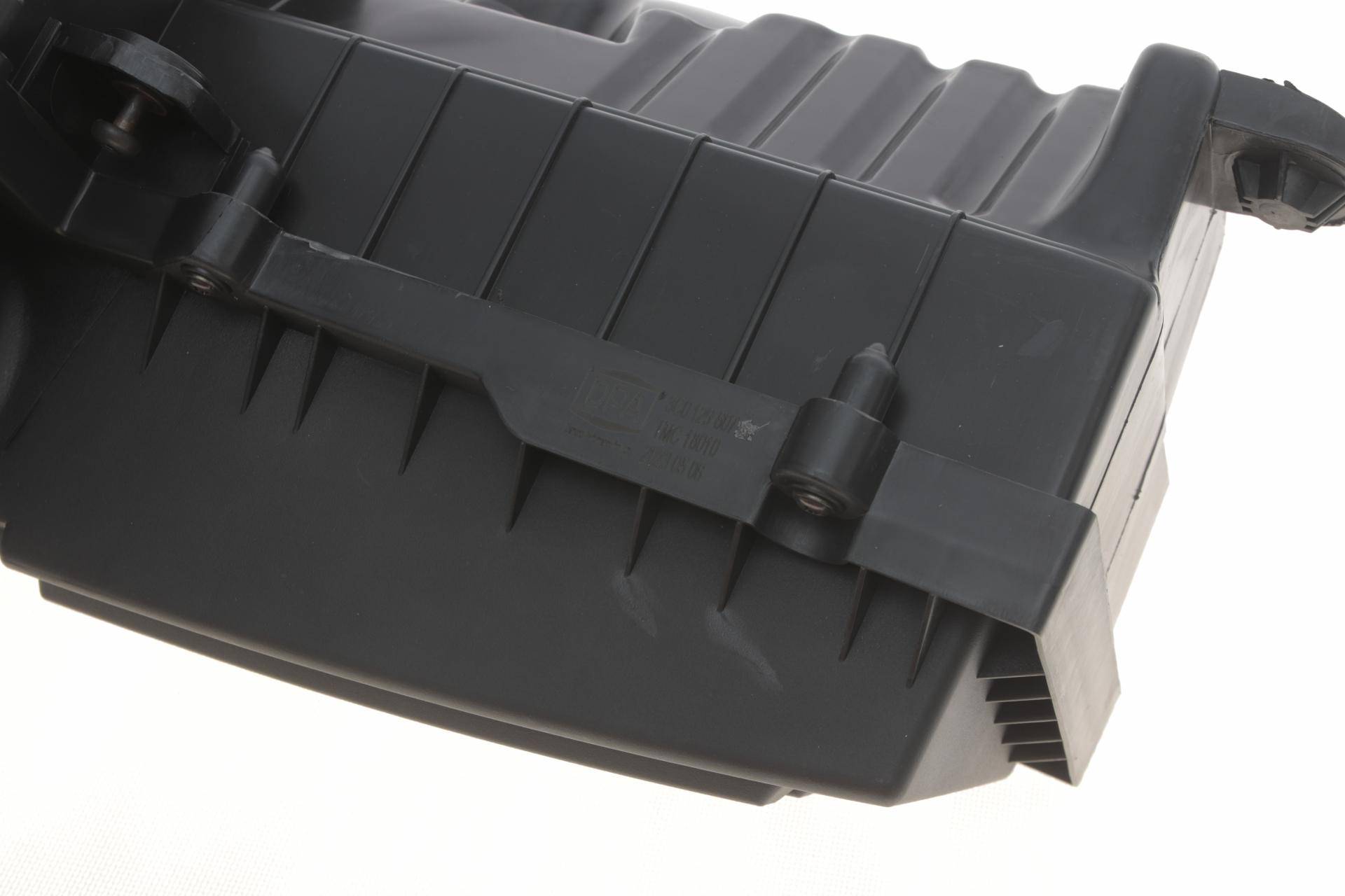 Корпус фільтра повітряного VW Caddy III/IV 2.0 TDI 10-20