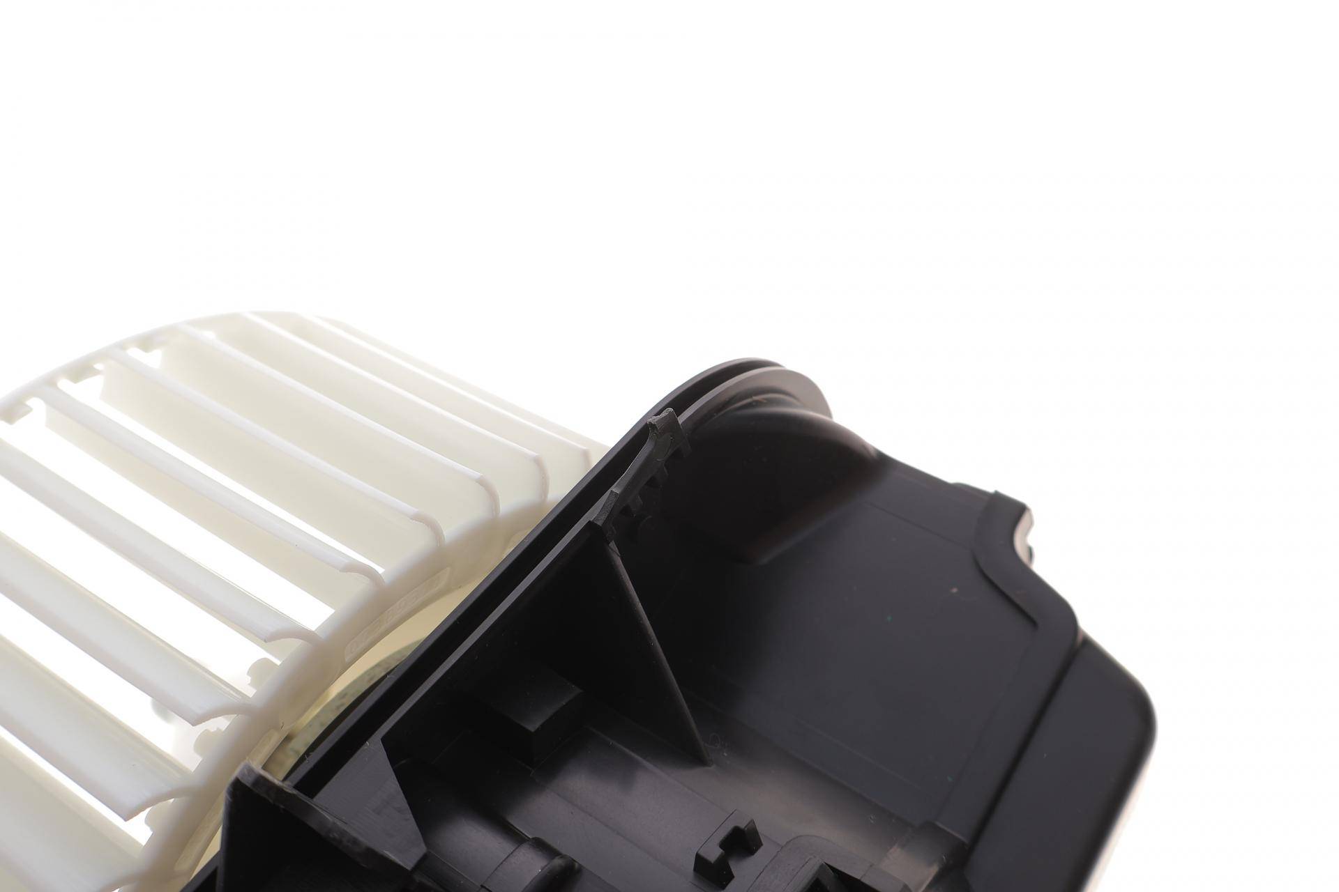 Моторчик пічки VW Touareg 10-18 (незначне пошкодження кріплення)