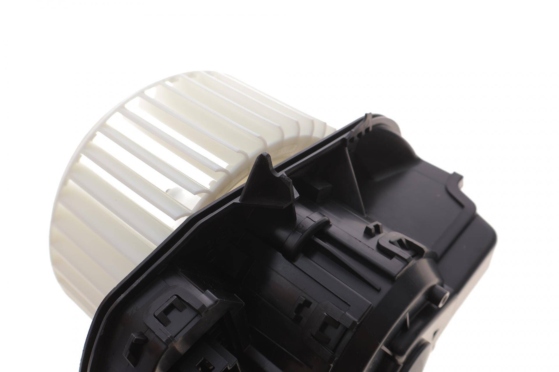 Моторчик пічки VW Touareg 10-18 (незначне пошкодження кріплення)