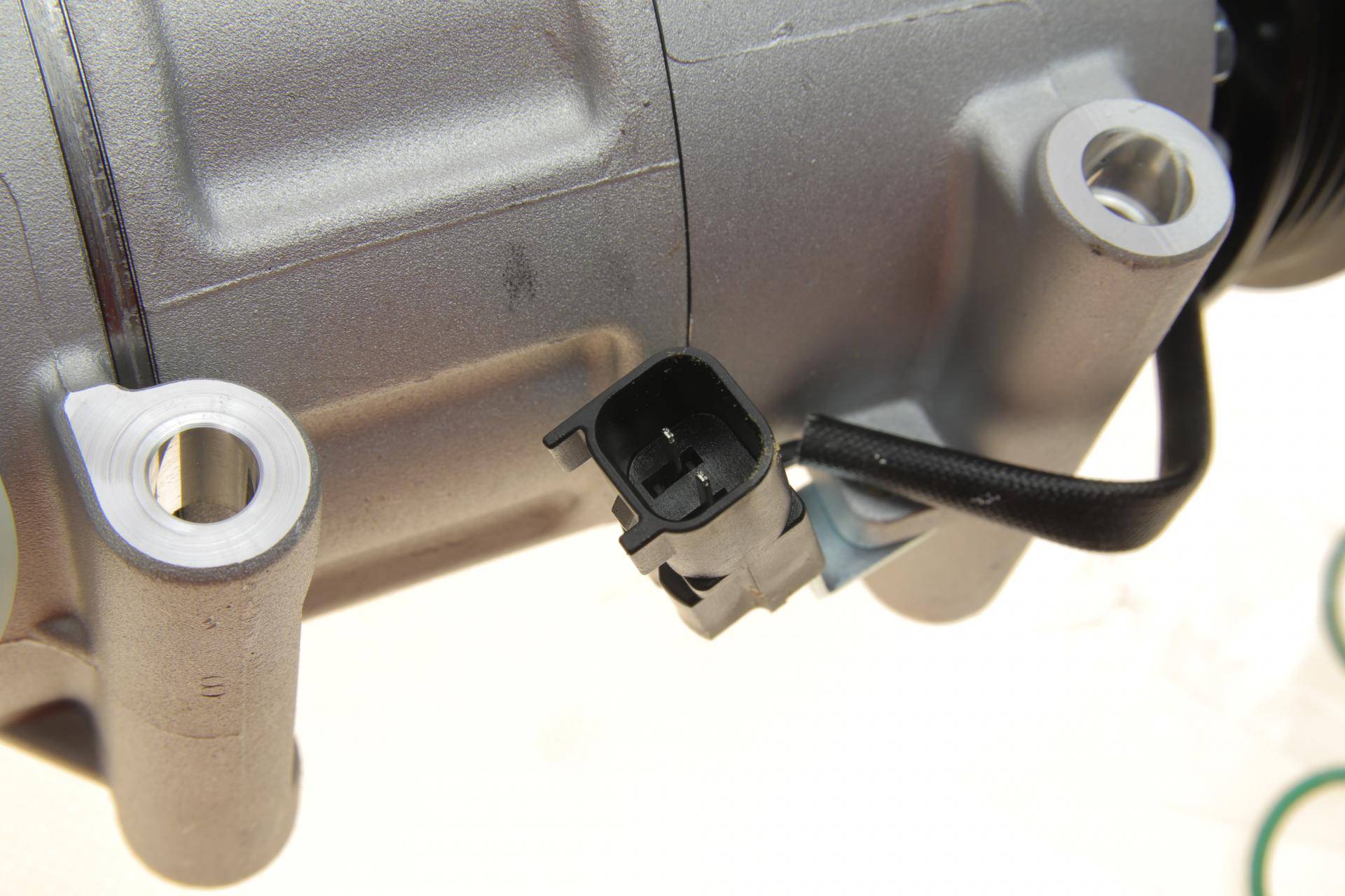 Компресор кондиціонера Ford Focus III/Galaxy II/Mondeo IV 2.0 TDCi 07-