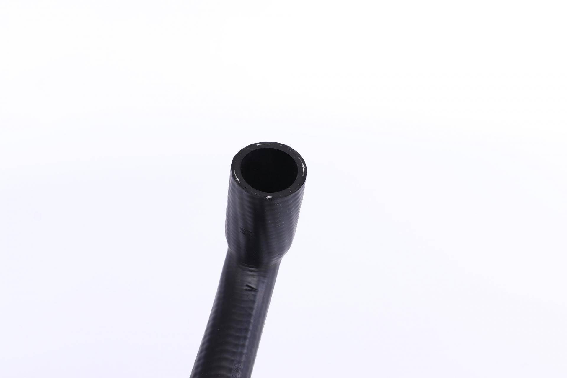 Патрубок системи охолодження VW Golf III/Passat/Vento 1.6/1.8i 88-99