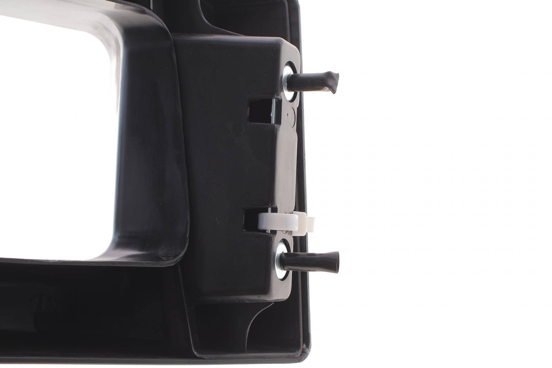 Кут бампера (заднього) MB 609-709 (R) (черний)(пошкоджено фіксатори кронштейна кріплення)