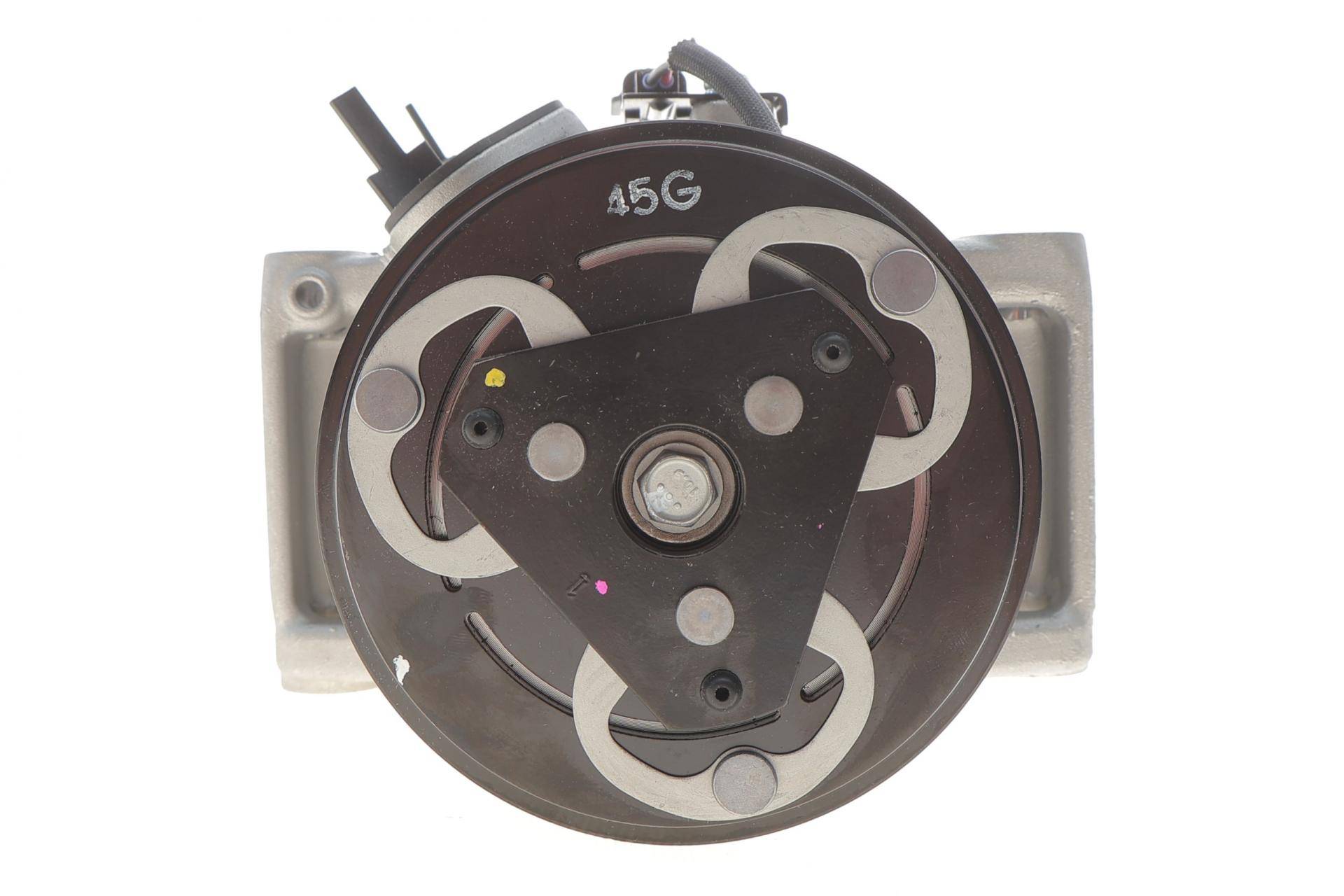 Компресор кондиціонера Dacia Duster/Logan/Sandero 1.5 dCi 17-