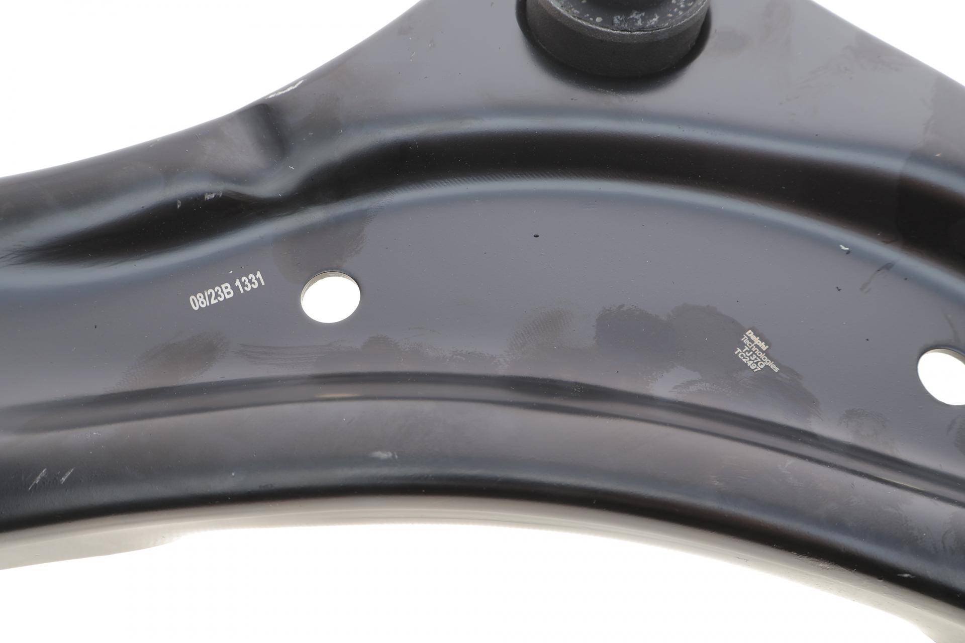 Важіль підвіски (передній) (R) Nissan Juke/Leaf 10-