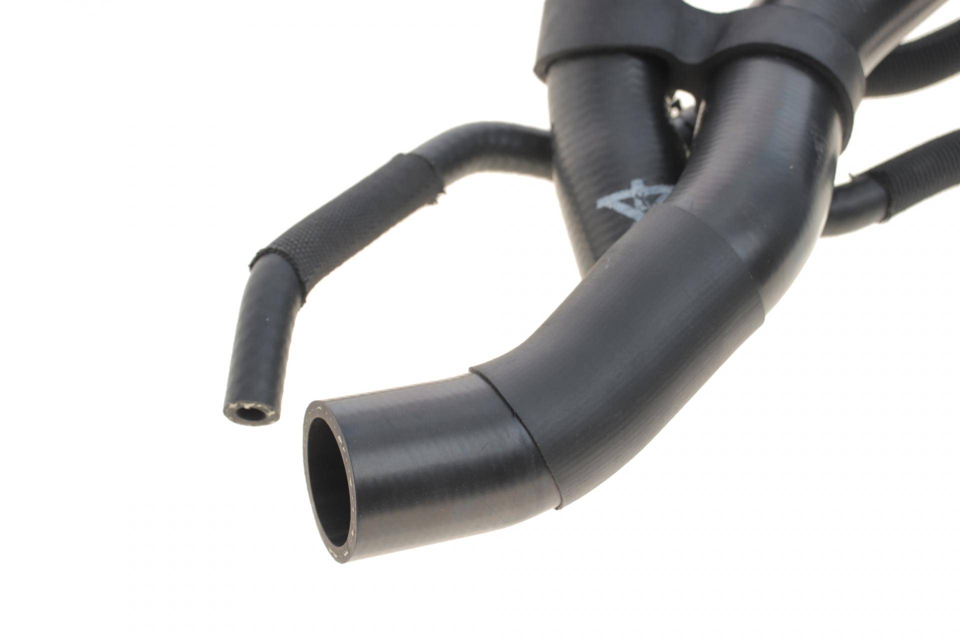 Патрубок радіатора VW Golf VI/Jetta IV 13-