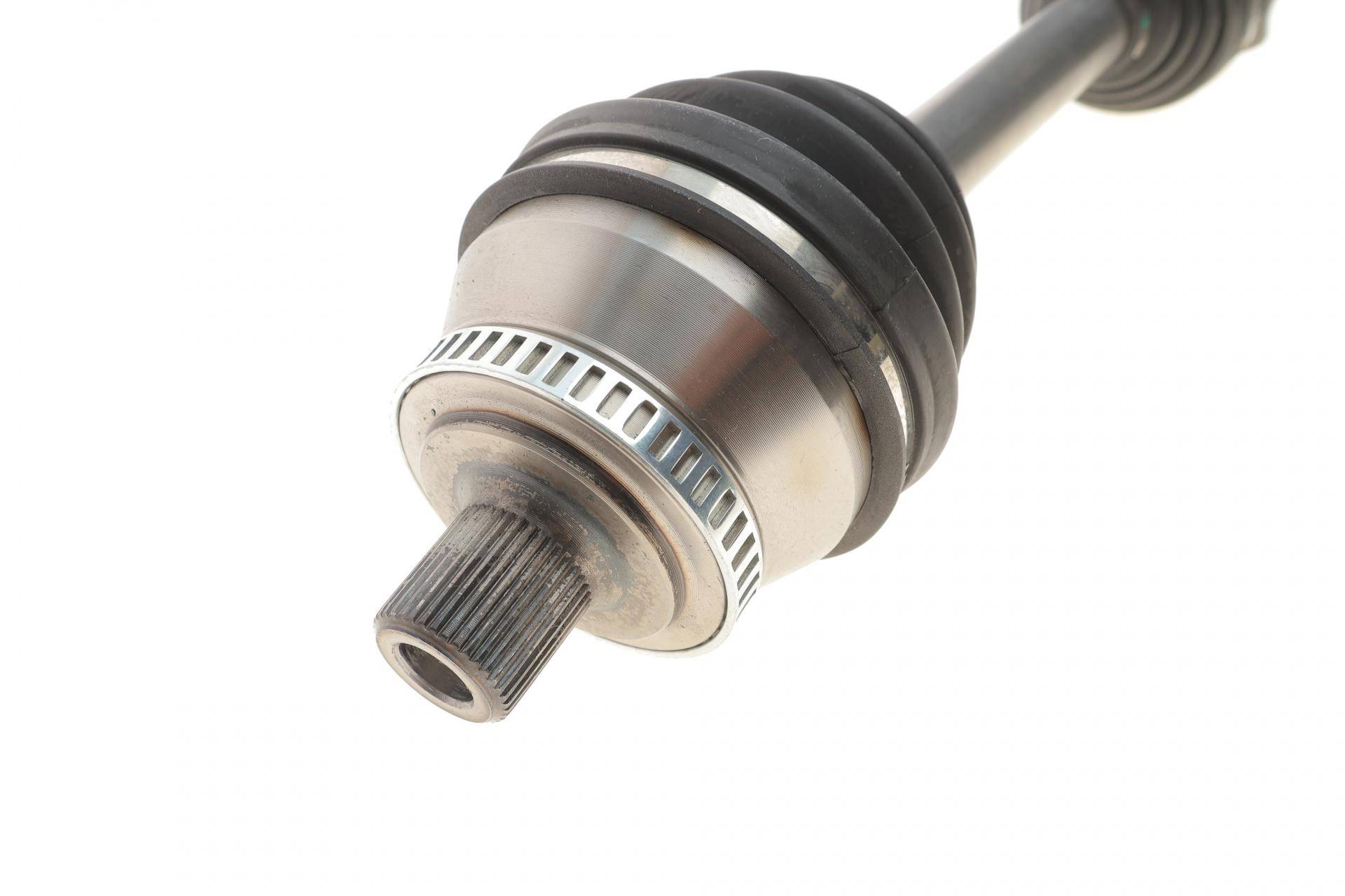 Піввісь (передня) Audi A4 2.0 TDI 04-08 (38x525x45T) (+ABS)