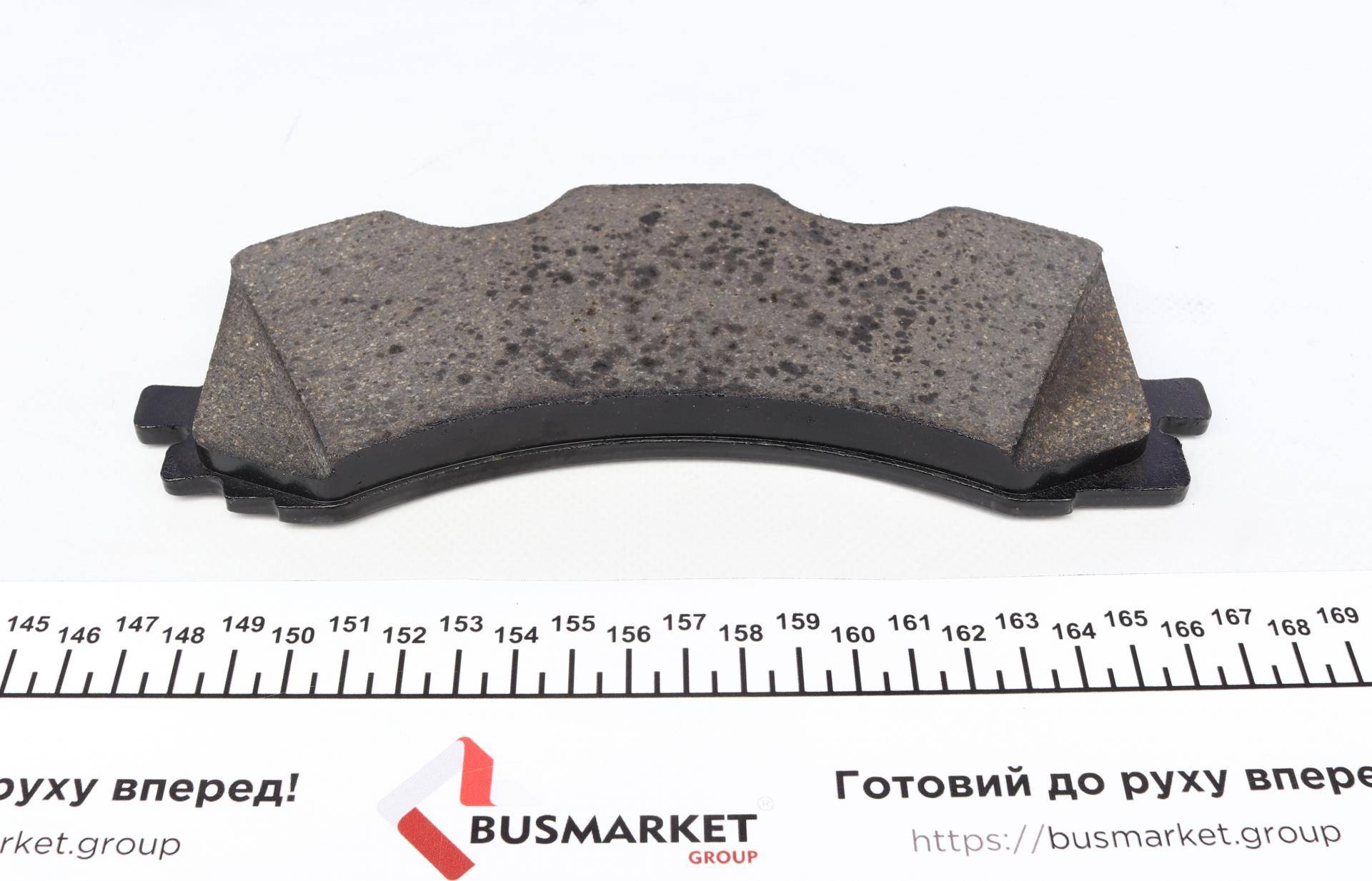 Колодки гальмівні (передні) Audi A6/A7/A8/Q7/Q8/VW Touareg 17- (Akebono) (з аксесуарами)