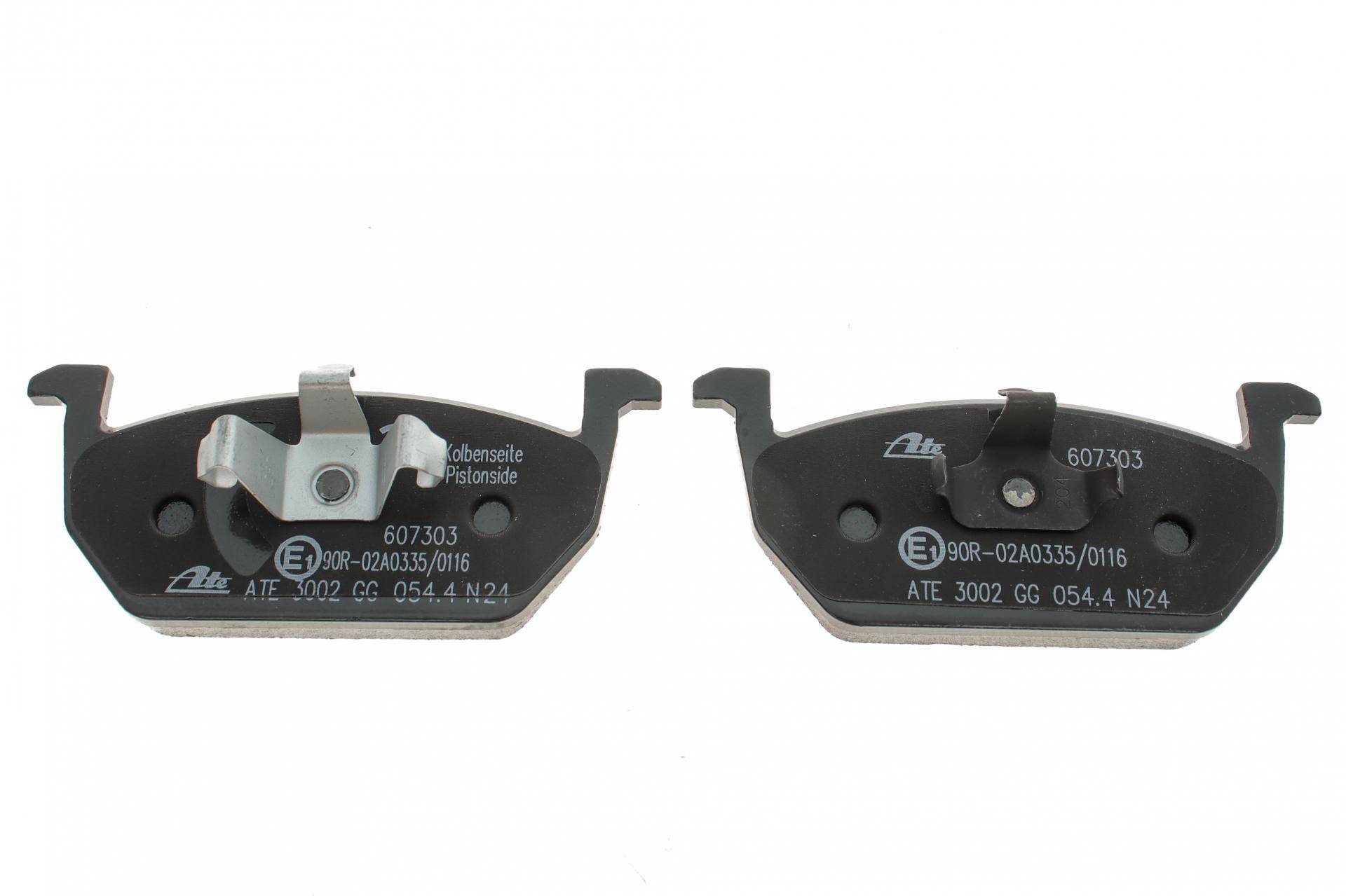 Колодки гальмівні (передні) Audi A3/Seat Leon/Skoda Octavia IV/V/VW Golf VII 12- (VW) (+датчик)