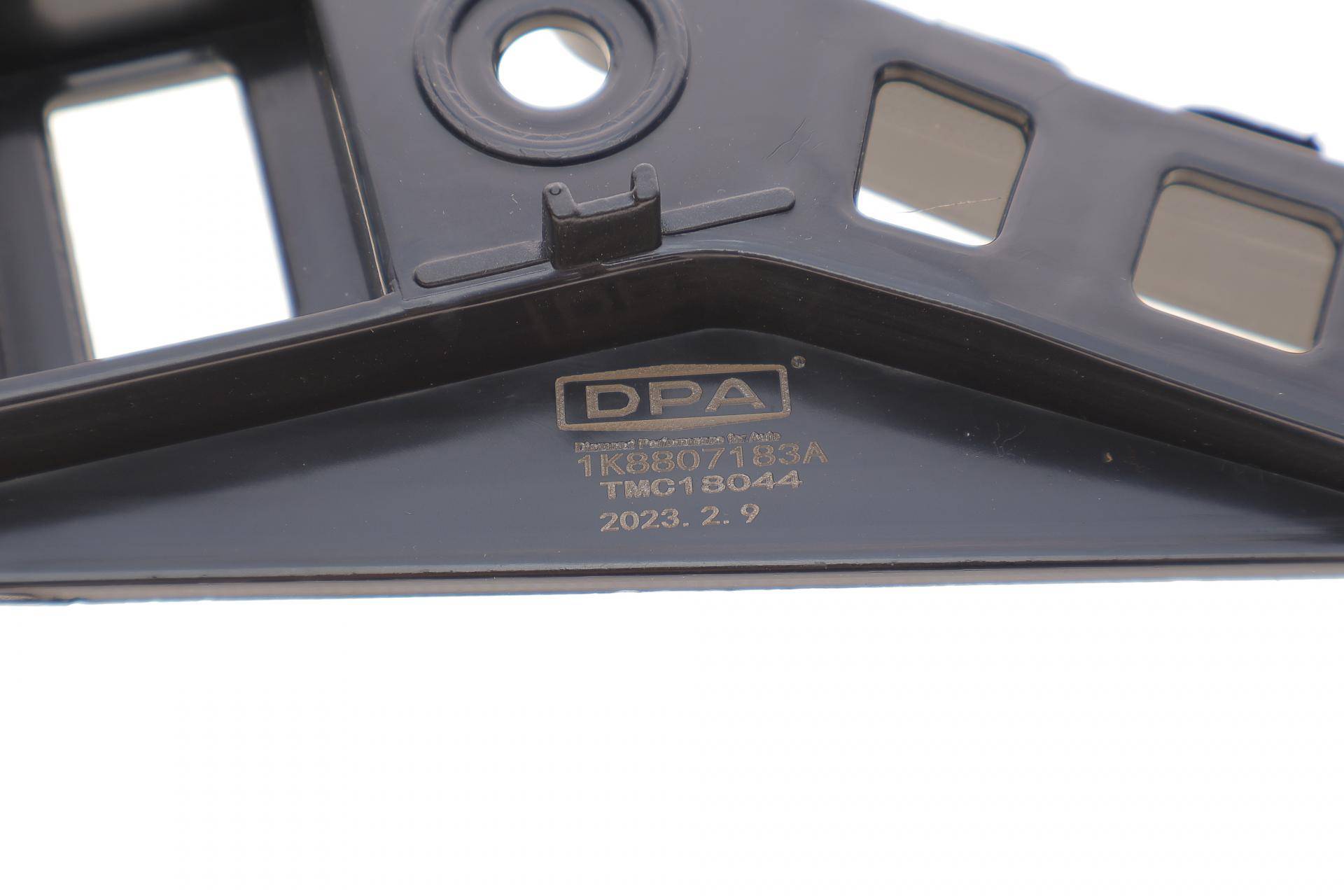 Кронштейн кріплення бампера (переднього/L) VW Scirocco 08-17