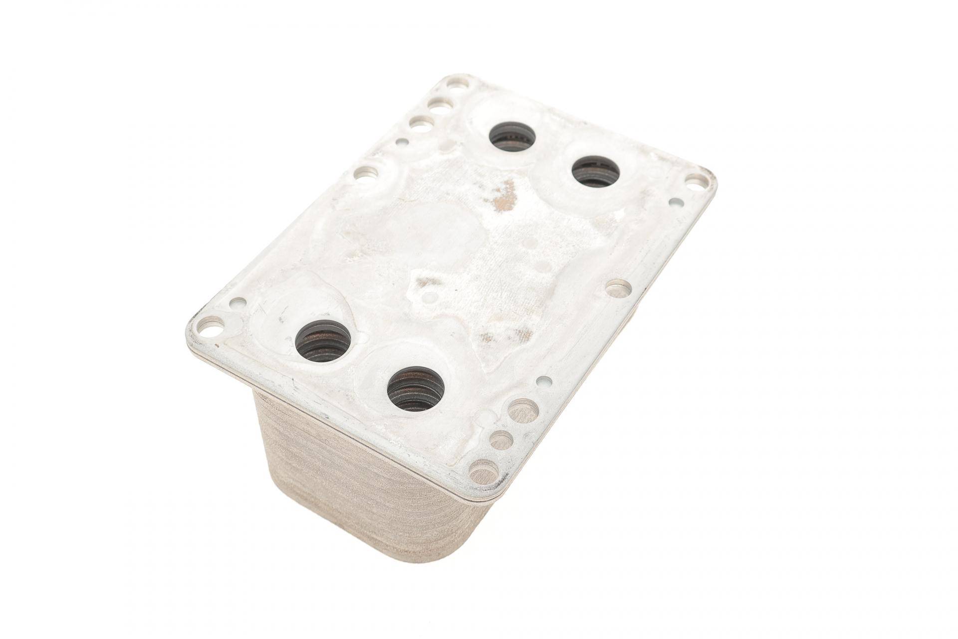 Радіатор масляний Renault Scenic III 2.0 05- (теплообмінник)