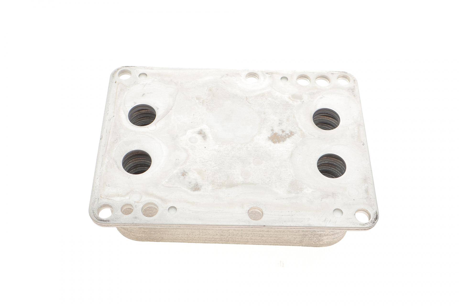 Радіатор масляний Renault Scenic III 2.0 05- (теплообмінник)