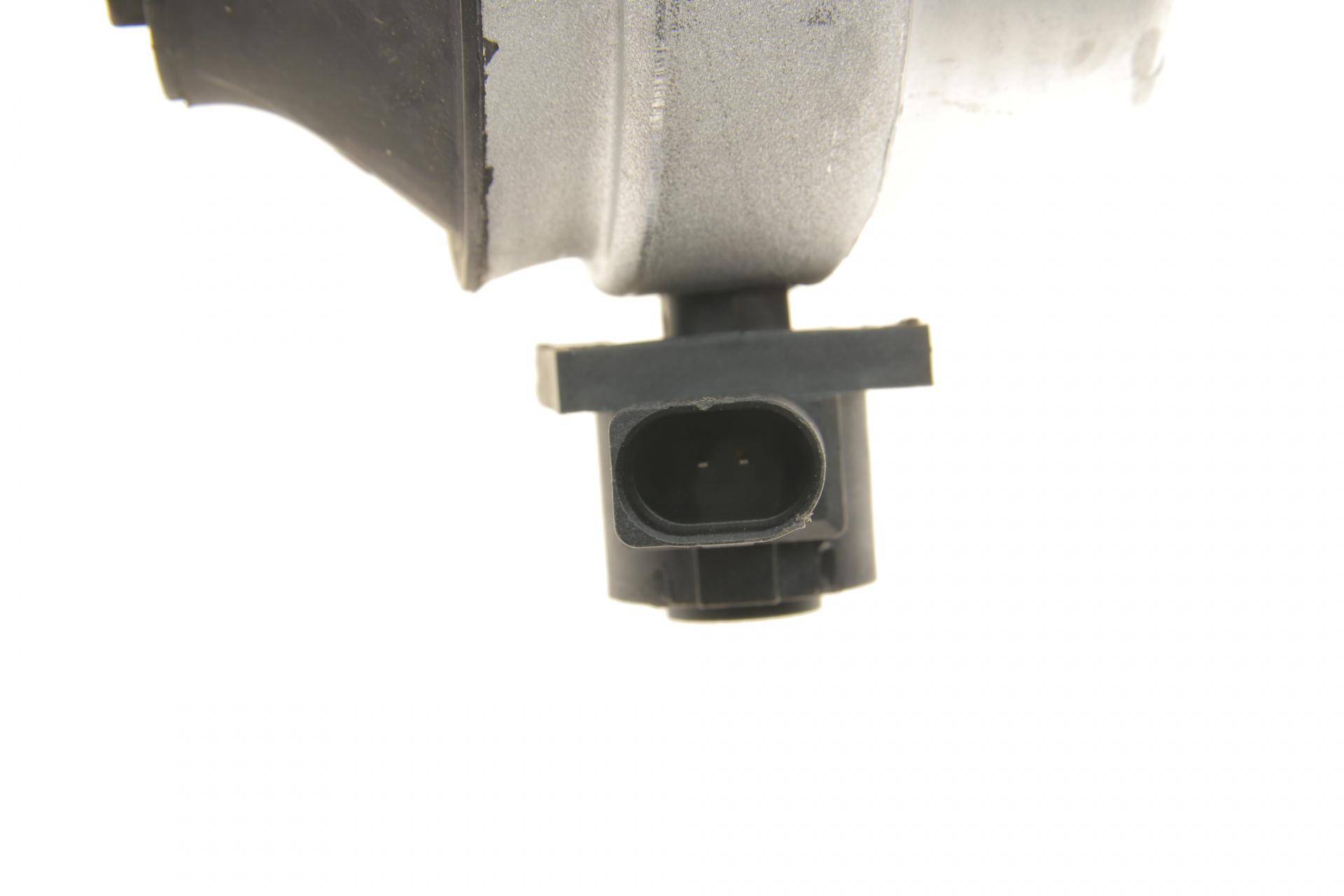 Подушка двигуна Audi A4/A6/ VW Passat 2.5 TDI 97-05