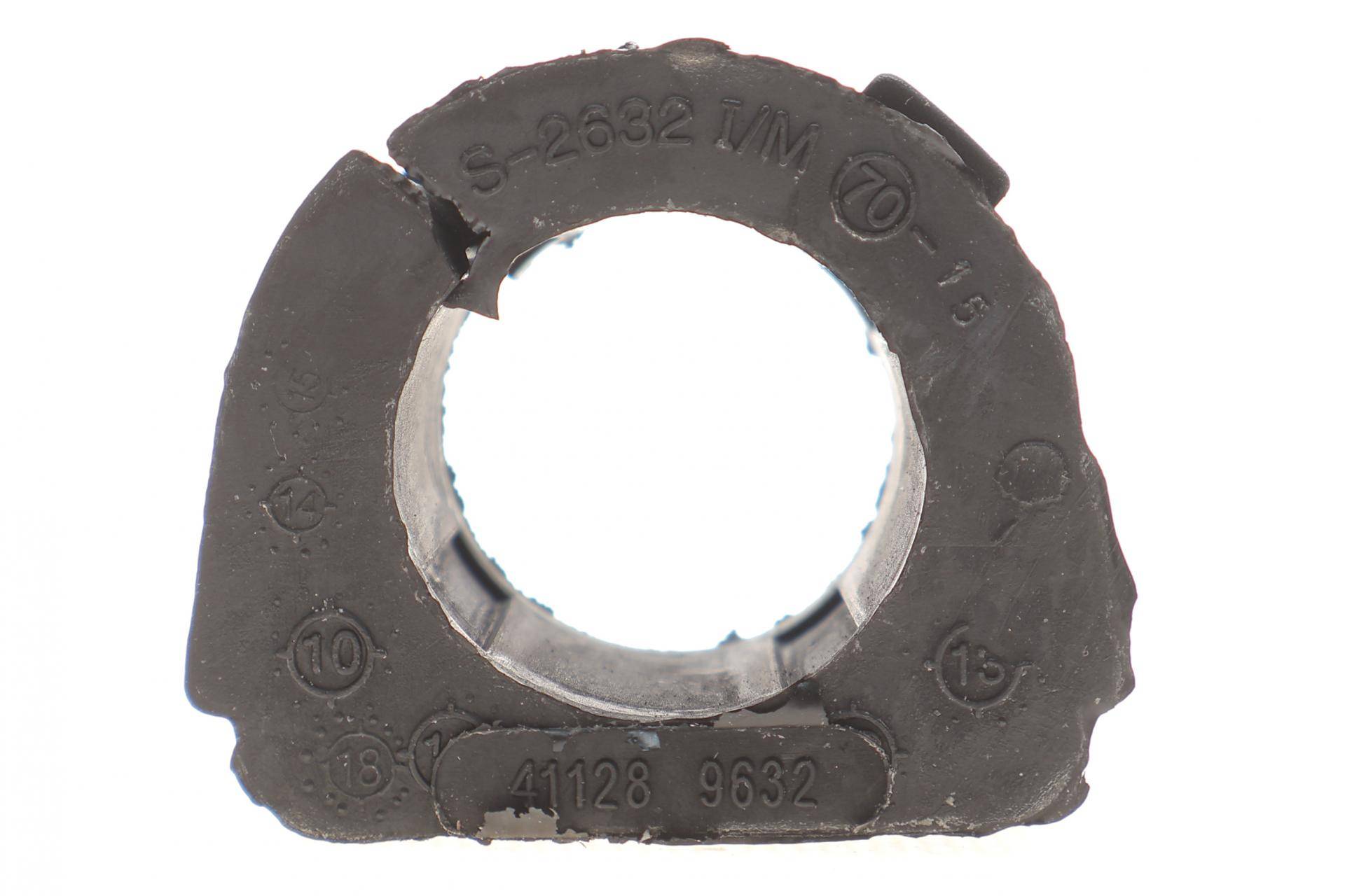 Втулка стабілізатора (переднього/внутрішнього) Mitsubishi Pajero Sport 98- (d=28 мм)