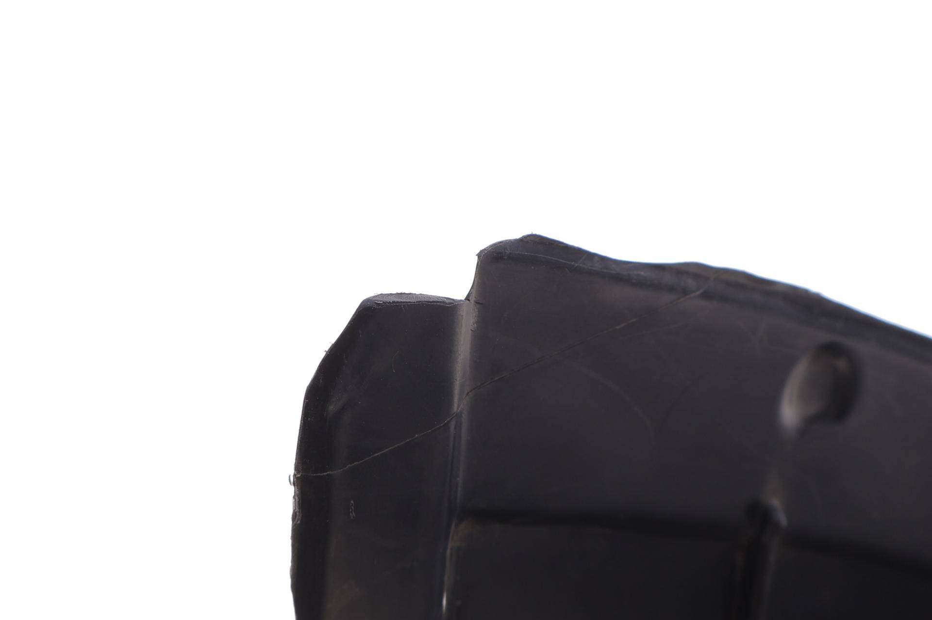 Підкрилок (передній/передня частина) BMW 3 (E90) 05-08 (R)(пошкоджене кріплення)