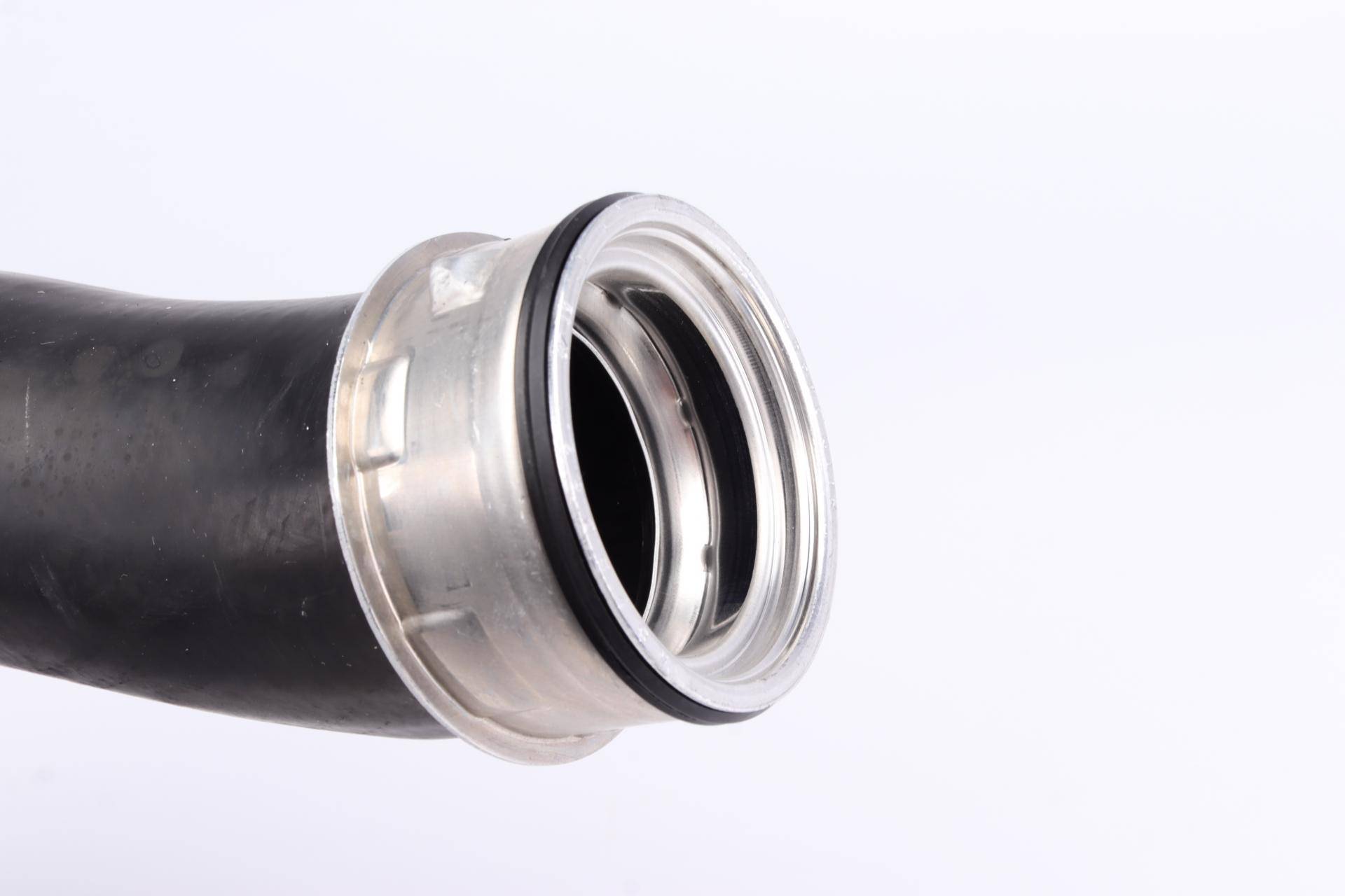 Патрубок інтеркулера (R) VW Golf V/VI/Touran 1.4 TSI 06-10