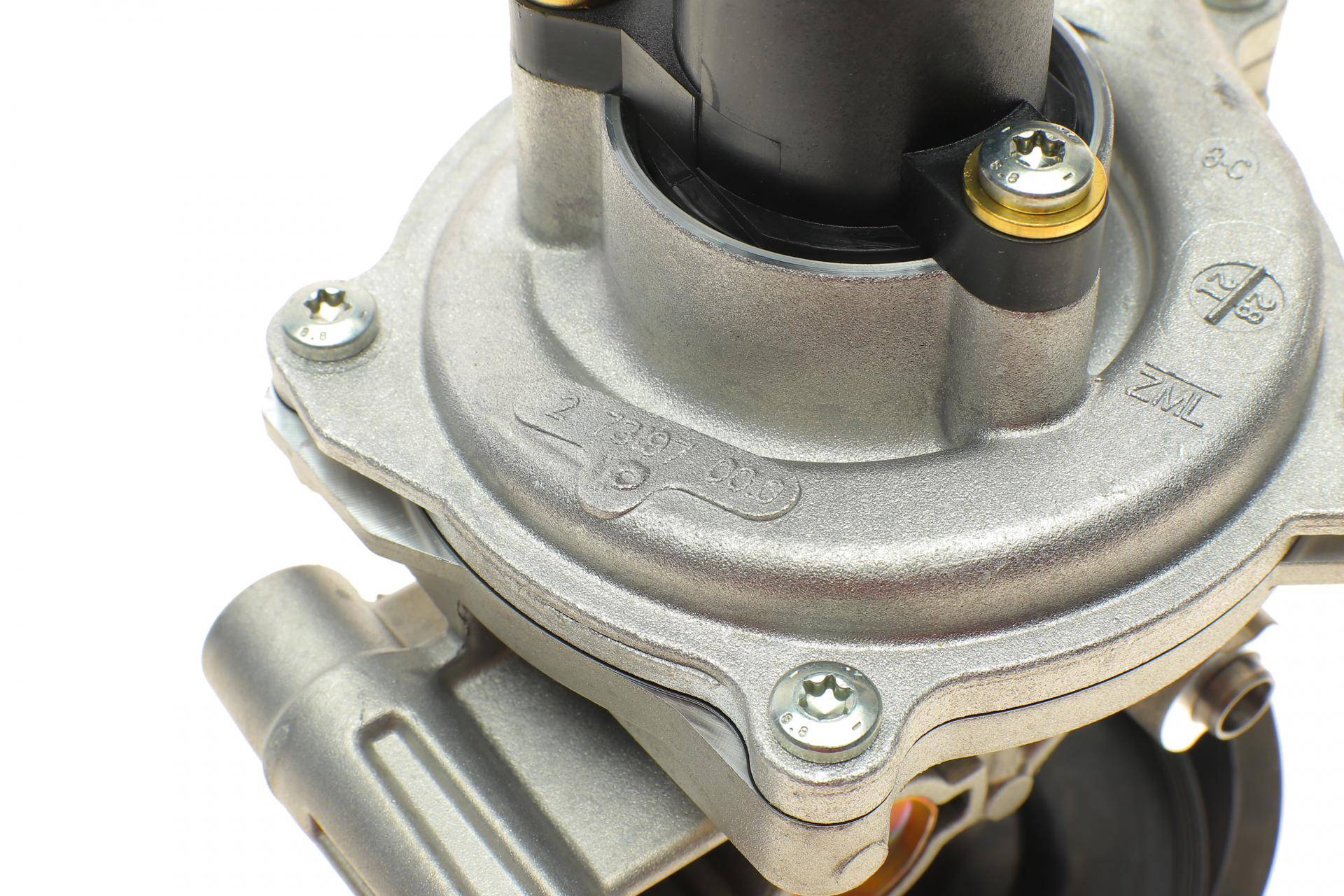 Помпа води Ford Transit/Ranger 2.2TDCi/RWD/Land Rover Defender 2.2Td4 11-