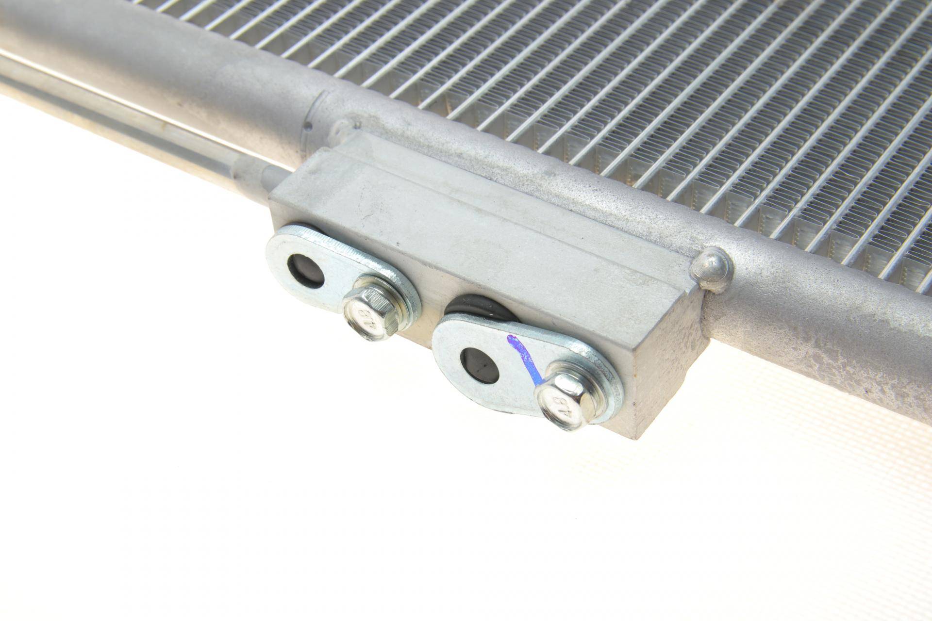 Радіатор кондиціонера (з осушувачем) Hyundai Santa Fe III 2.0CRDI/2.2CRDI 12-