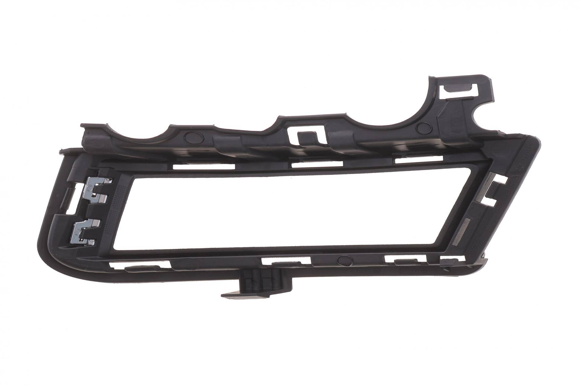 Вставка бампера (під протитуманку) VW Golf VII 12-20 (R)