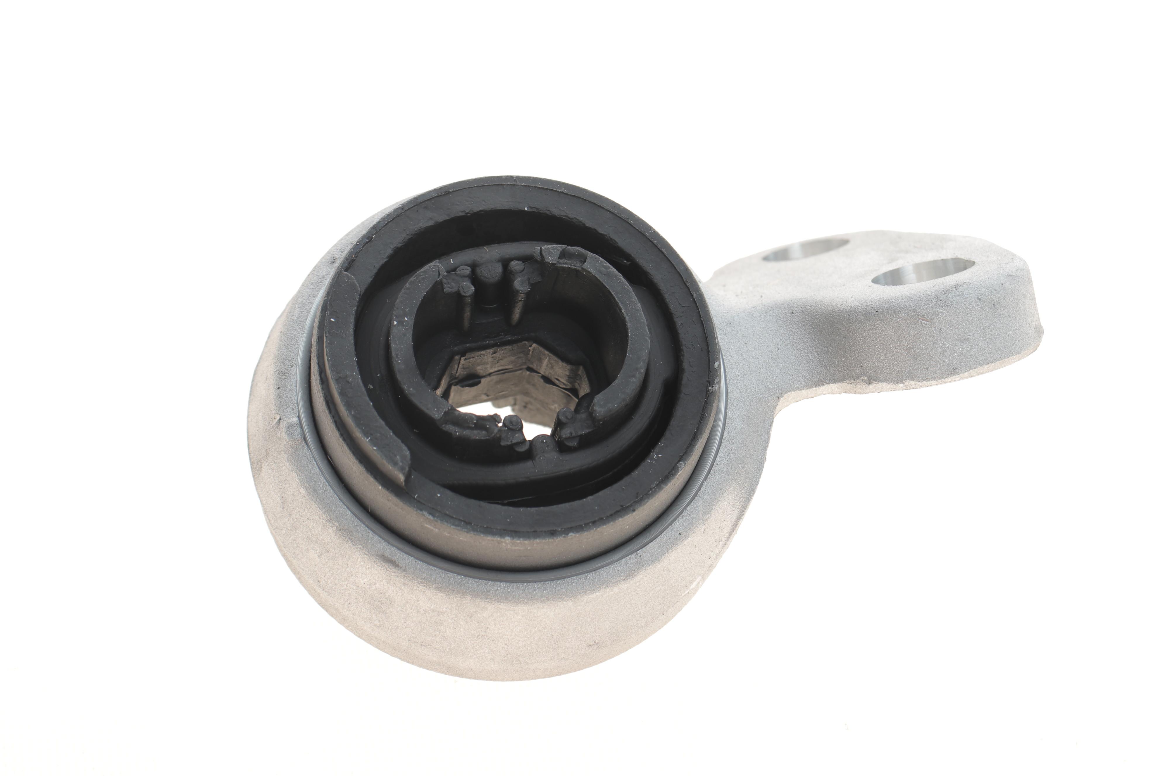 Сайлентблок важеля (переднього/знизу/ззаду) BMW 3 (E46) 1.6-3.2 98-07 (R) (попер.)