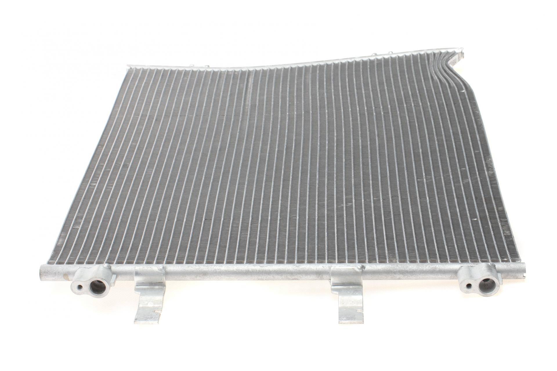 Радіатор кондиціонера Renault Trafic 2.0dCi 06-(незначне пошкодження)