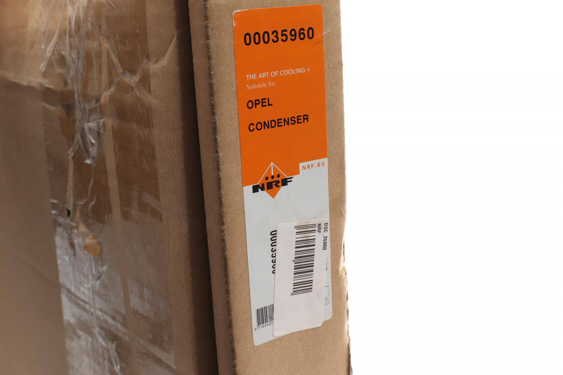 Радіатор кондиціонера Renault Trafic 2.0dCi 06-(незначне пошкодження)