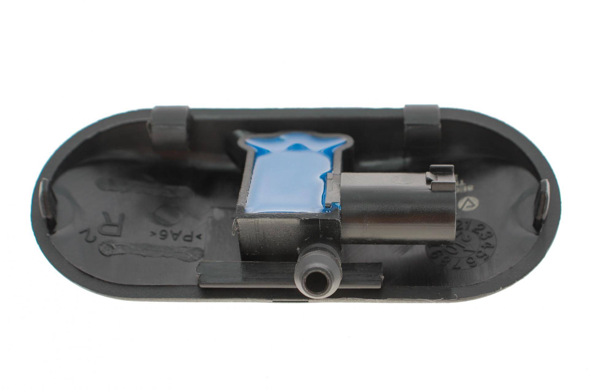 Форсунка омывателя стекла Audi A2/A3/A4/A5/A6/A8 97-13 (R) (з підігрівом)