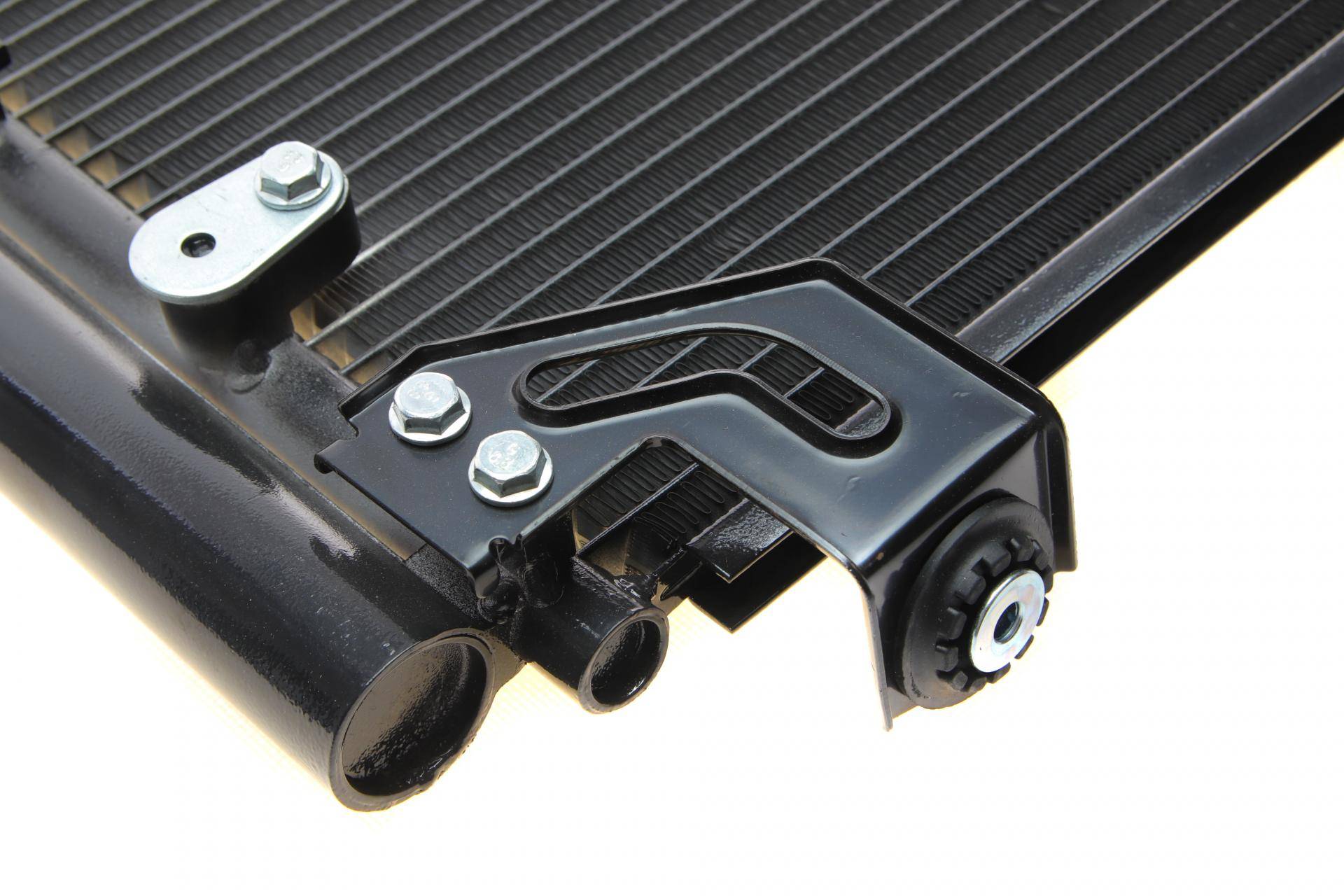 Радіатор кондиціонера (з осушувачем) Toyota Avensis 2.0D 03-08