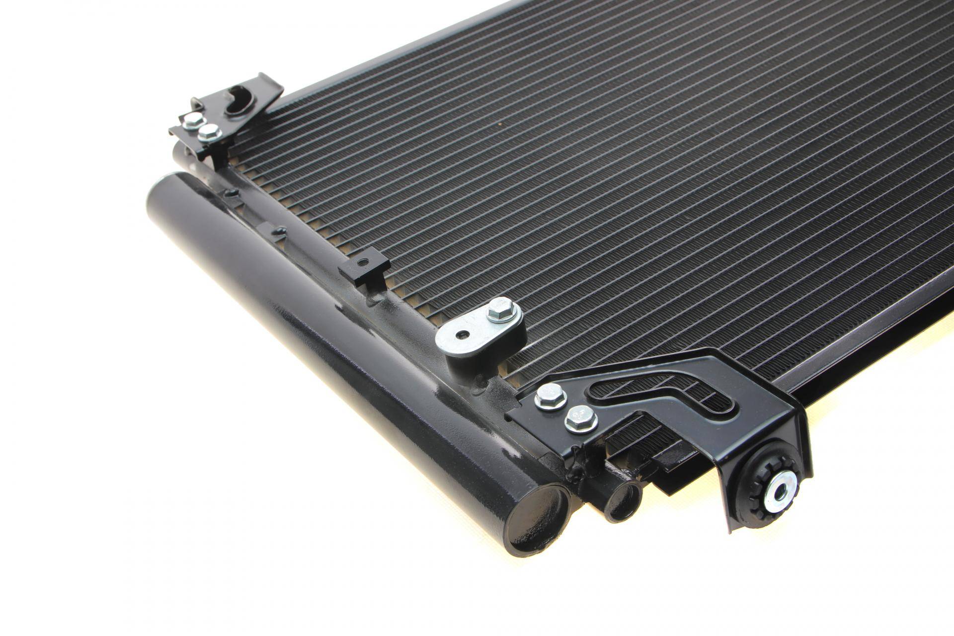 Радіатор кондиціонера (з осушувачем) Toyota Avensis 2.0D 03-08