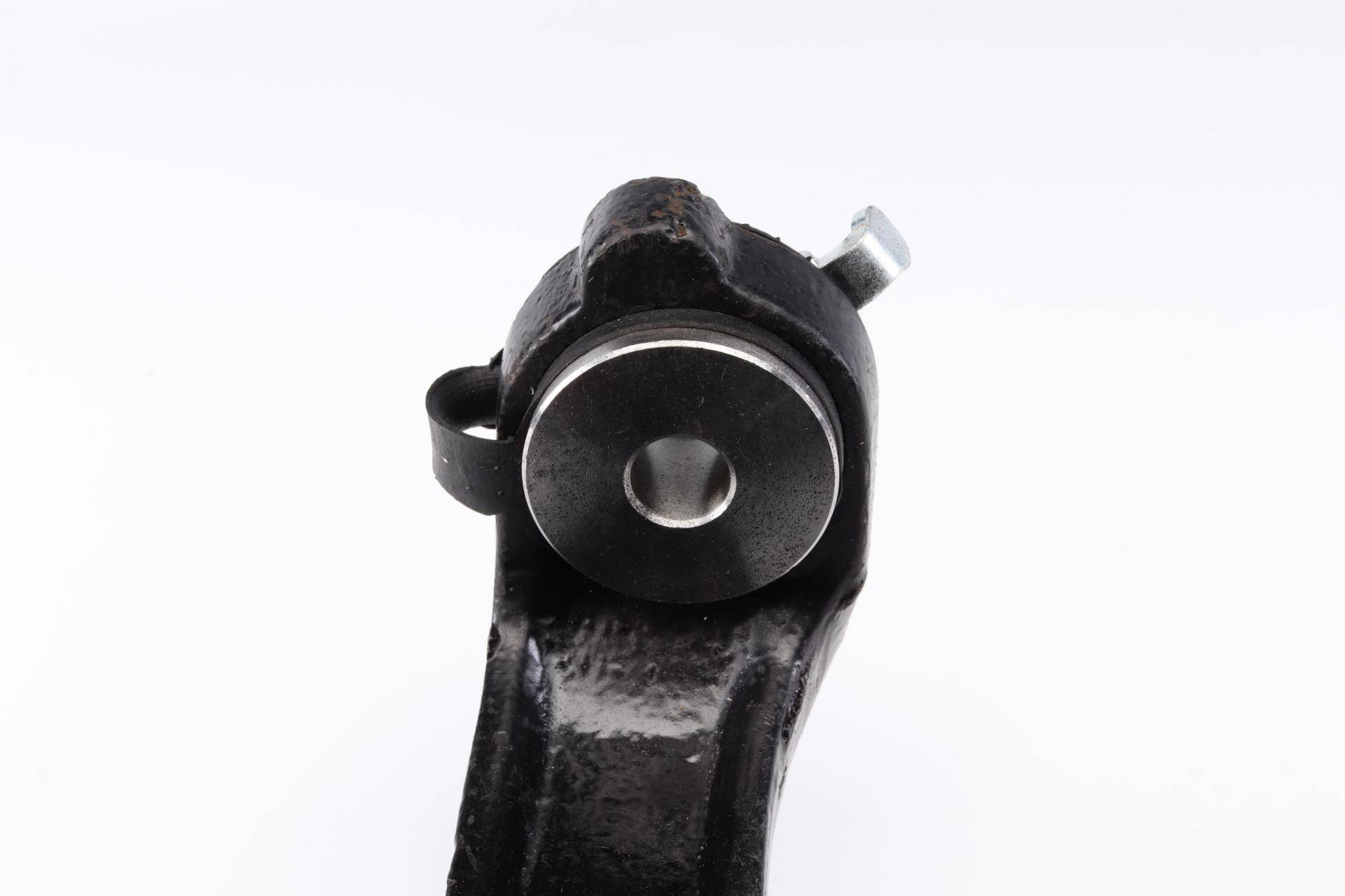 Кронштейн балки (передньої/L) Renault Laguna II 1.6-3.0/1.9dCi-2.2dCi 01-