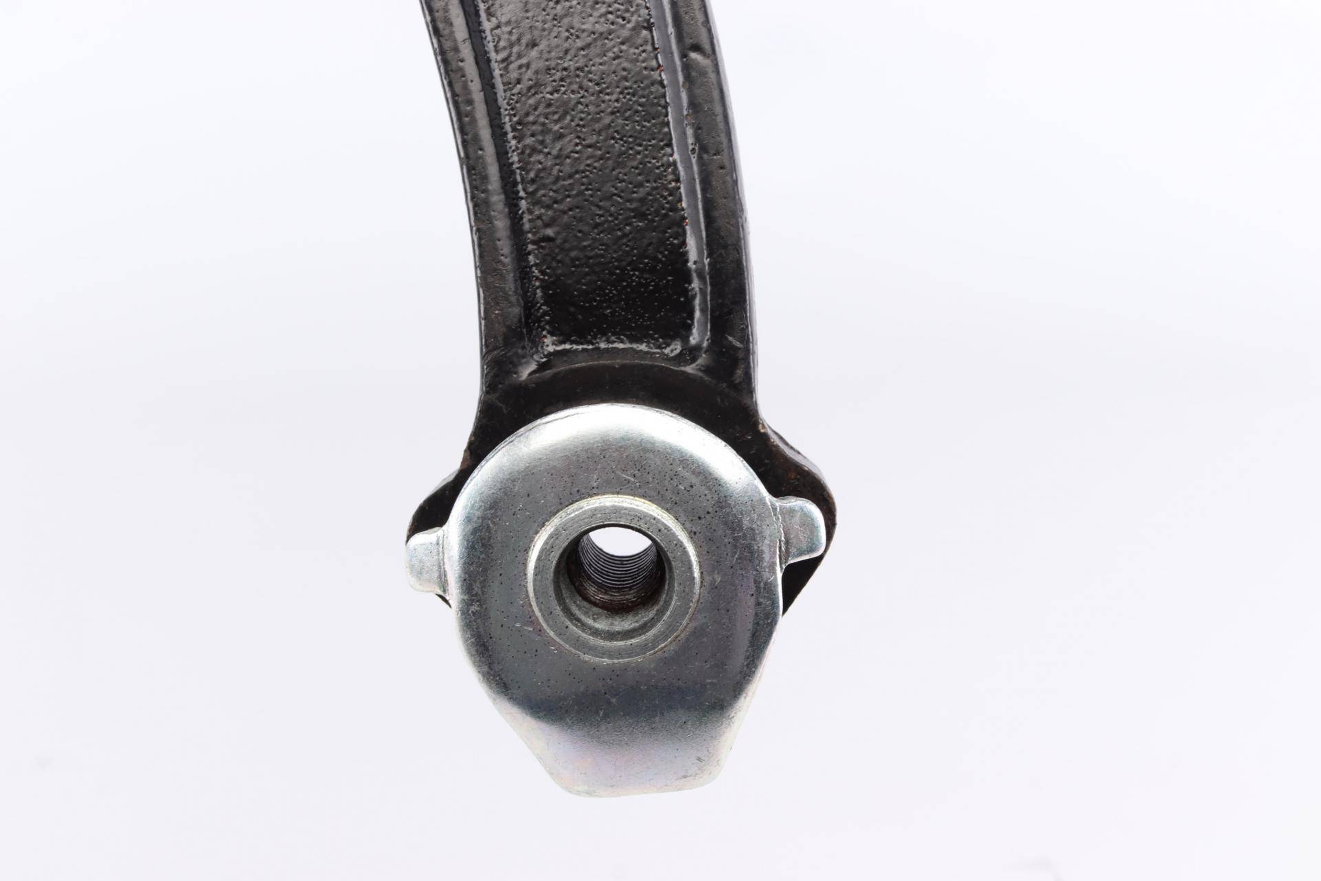 Кронштейн балки (передньої/L) Renault Laguna II 1.6-3.0/1.9dCi-2.2dCi 01-