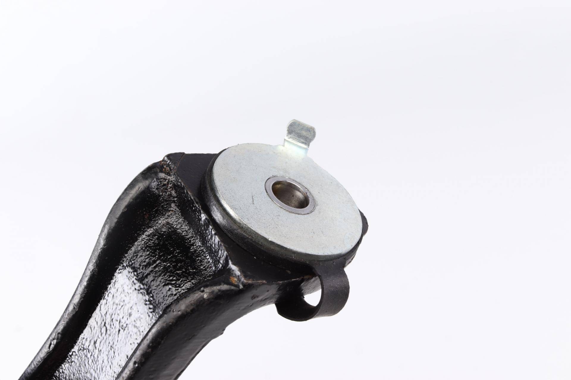 Кронштейн балки (передньої/L) Renault Laguna II 1.6-3.0/1.9dCi-2.2dCi 01-