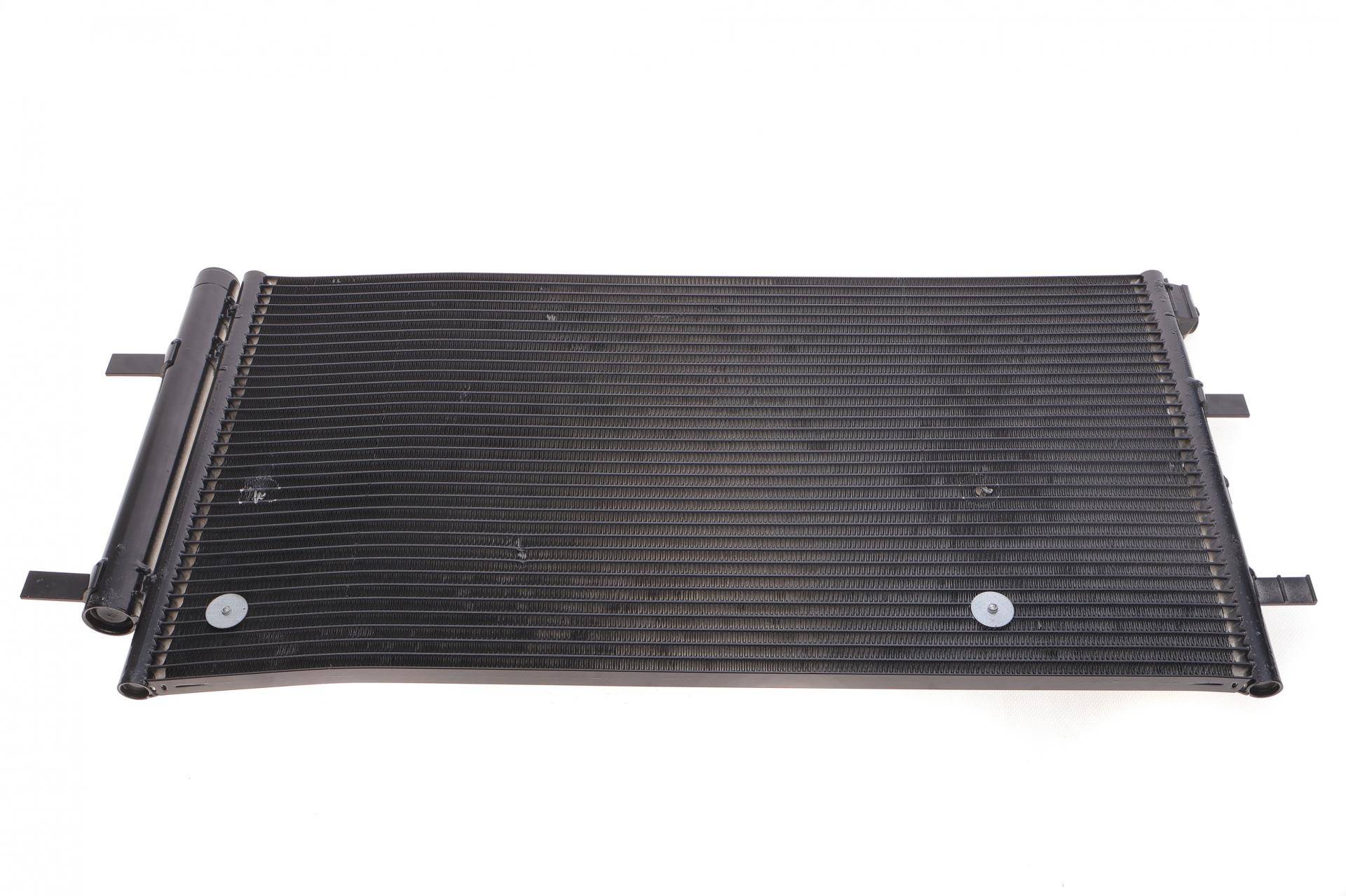 Радіатор кондиціонера Audi A4/Q5 1.8TFSI-3.0TDI 07-(незначна деформація)